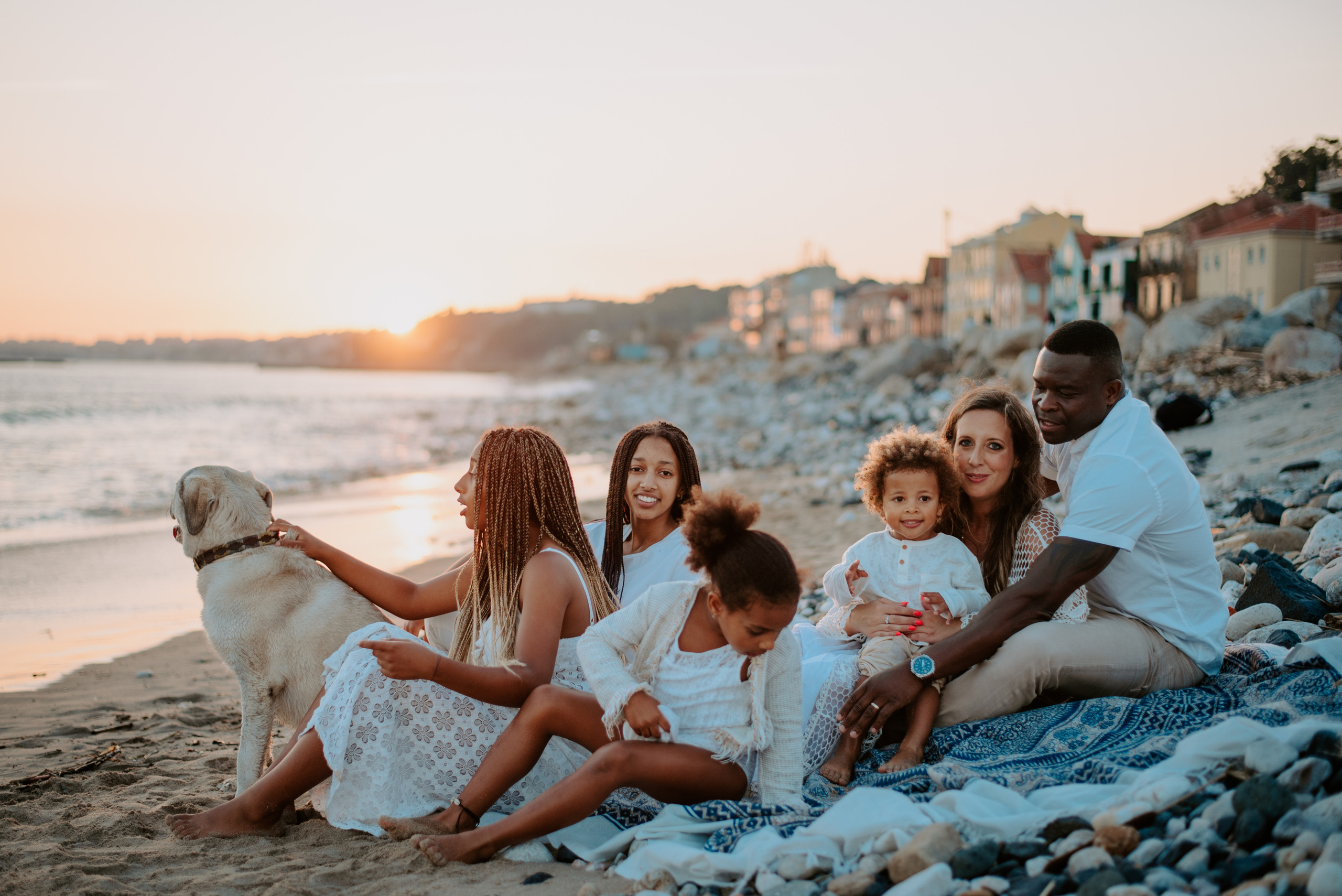 Family photographer based in Lisbon. Lifestyle, wedding and family photographer