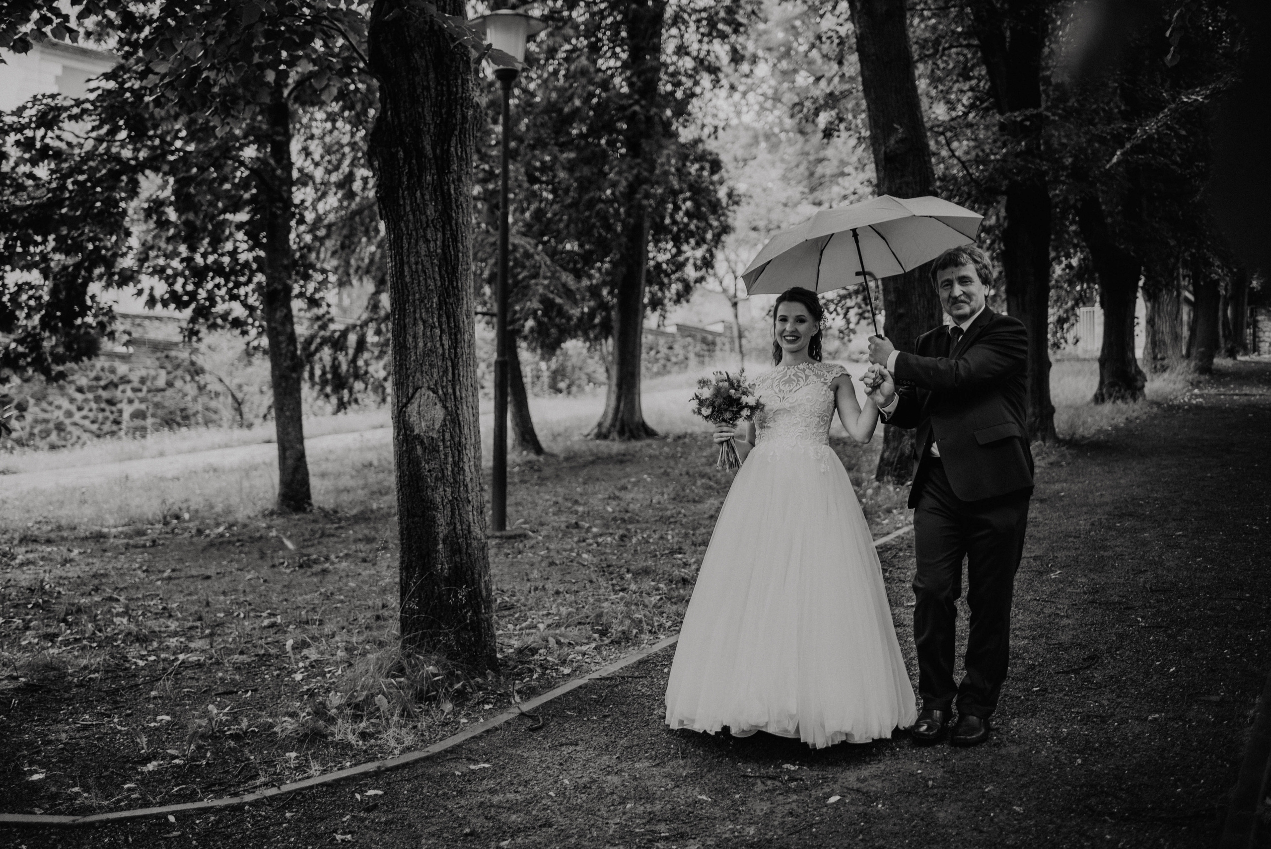 Svatba v Táboře v parku. Lifestyle, wedding and family photographer