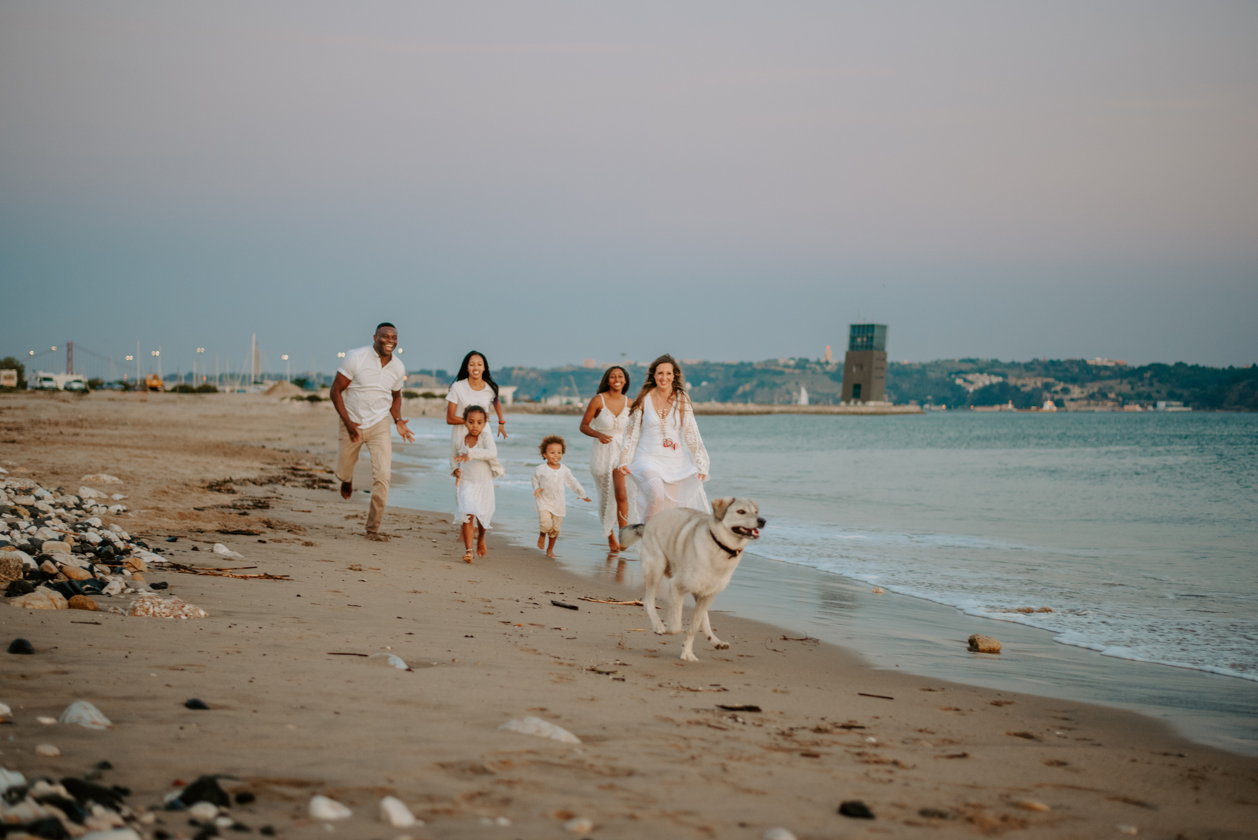 Family photographer based in Lisbon. Lifestyle, wedding and family photographer