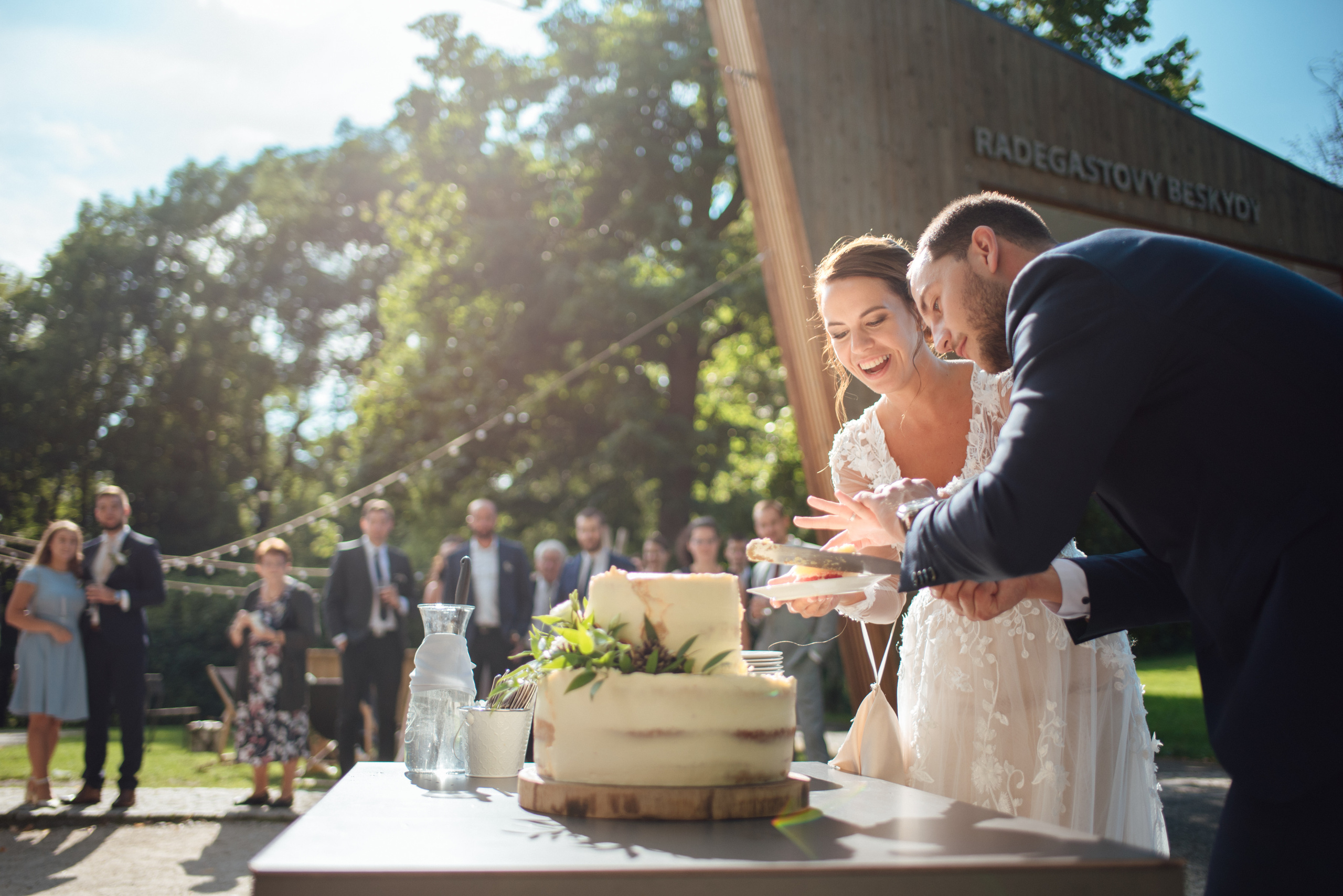 Svatba v Beskydech. Hotel Rekovice. Lifestyle, wedding and family photographer