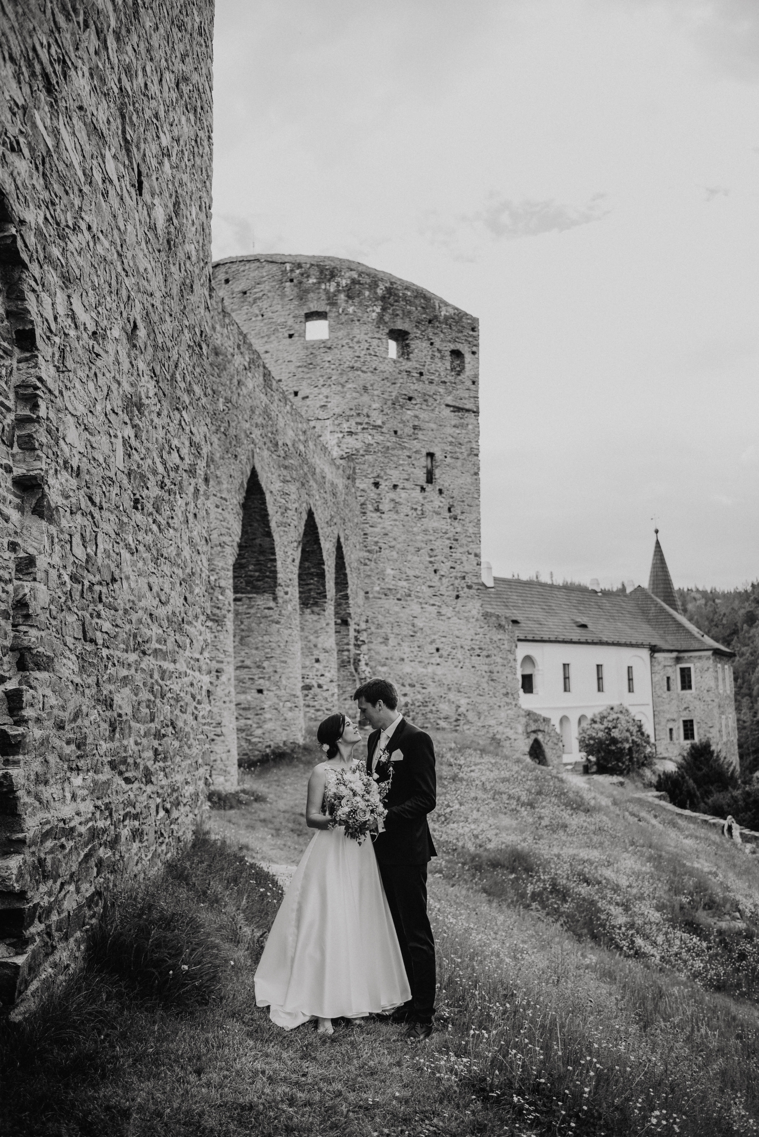 Svatba na hradě na Šumavě. Šumava. Velhartice. Lifestyle, wedding and family photographer