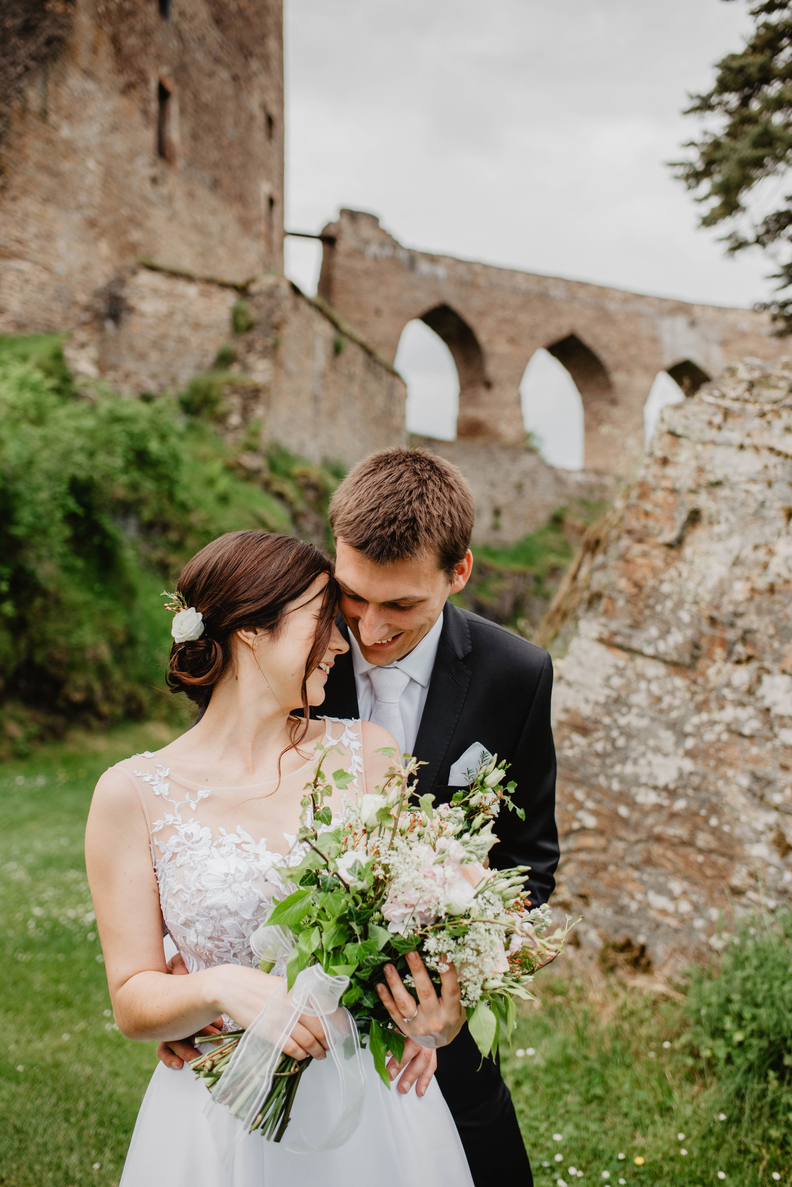 Svatba na hradě na Šumavě. Šumava. Velhartice. Lifestyle, wedding and family photographer
