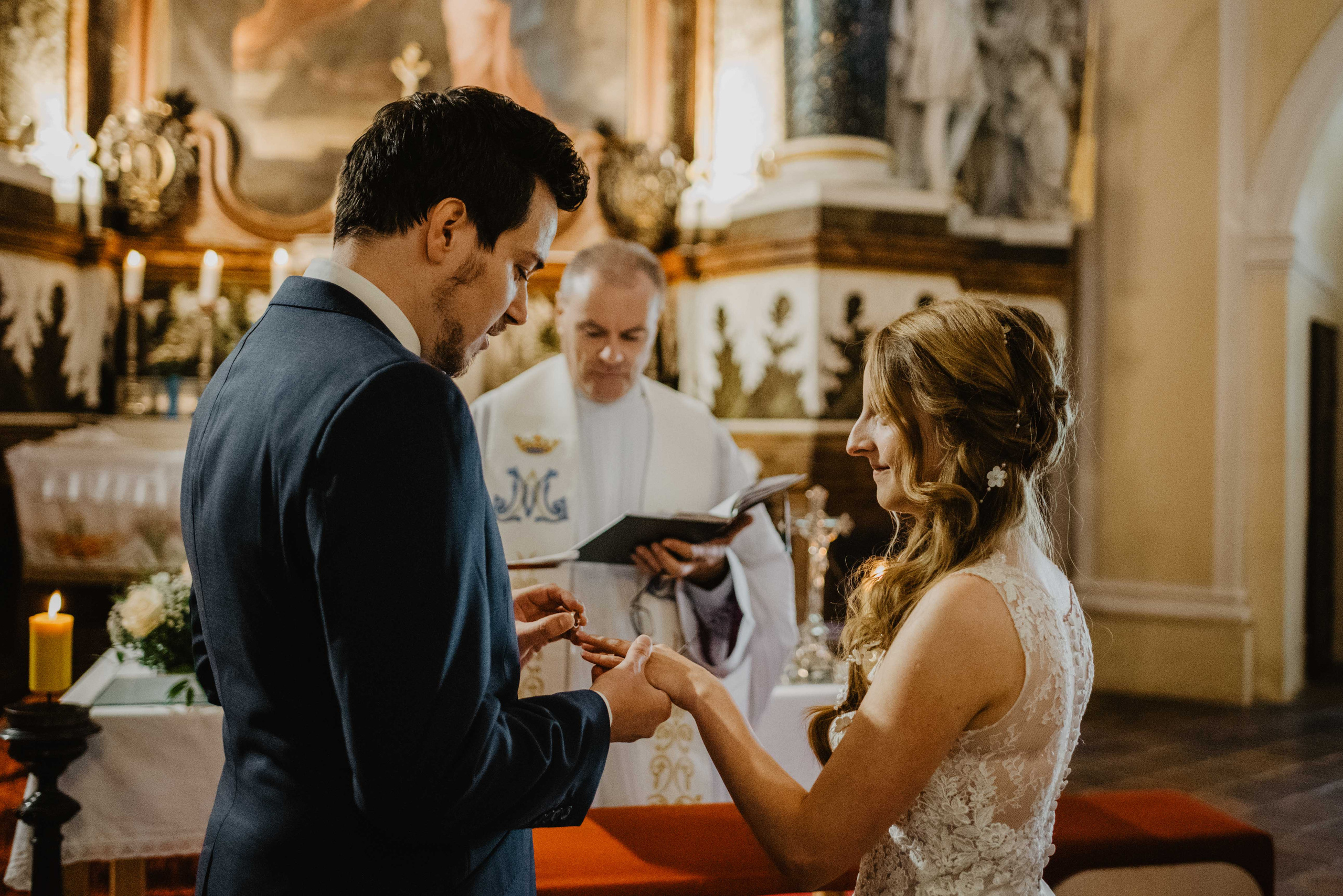 Svatba v kostele v Rýmařově. Bruntál. Lifestyle, wedding and family photographer