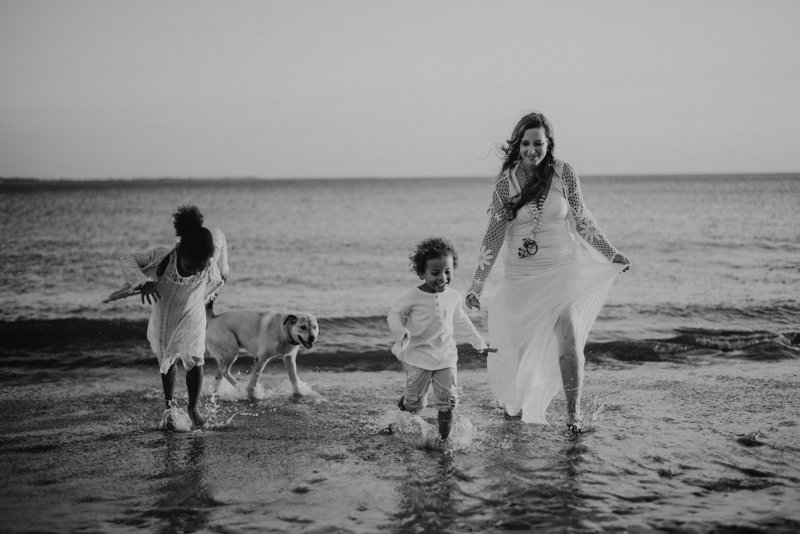 Family photographer based in Lisbon. Lifestyle, wedding and family photographer