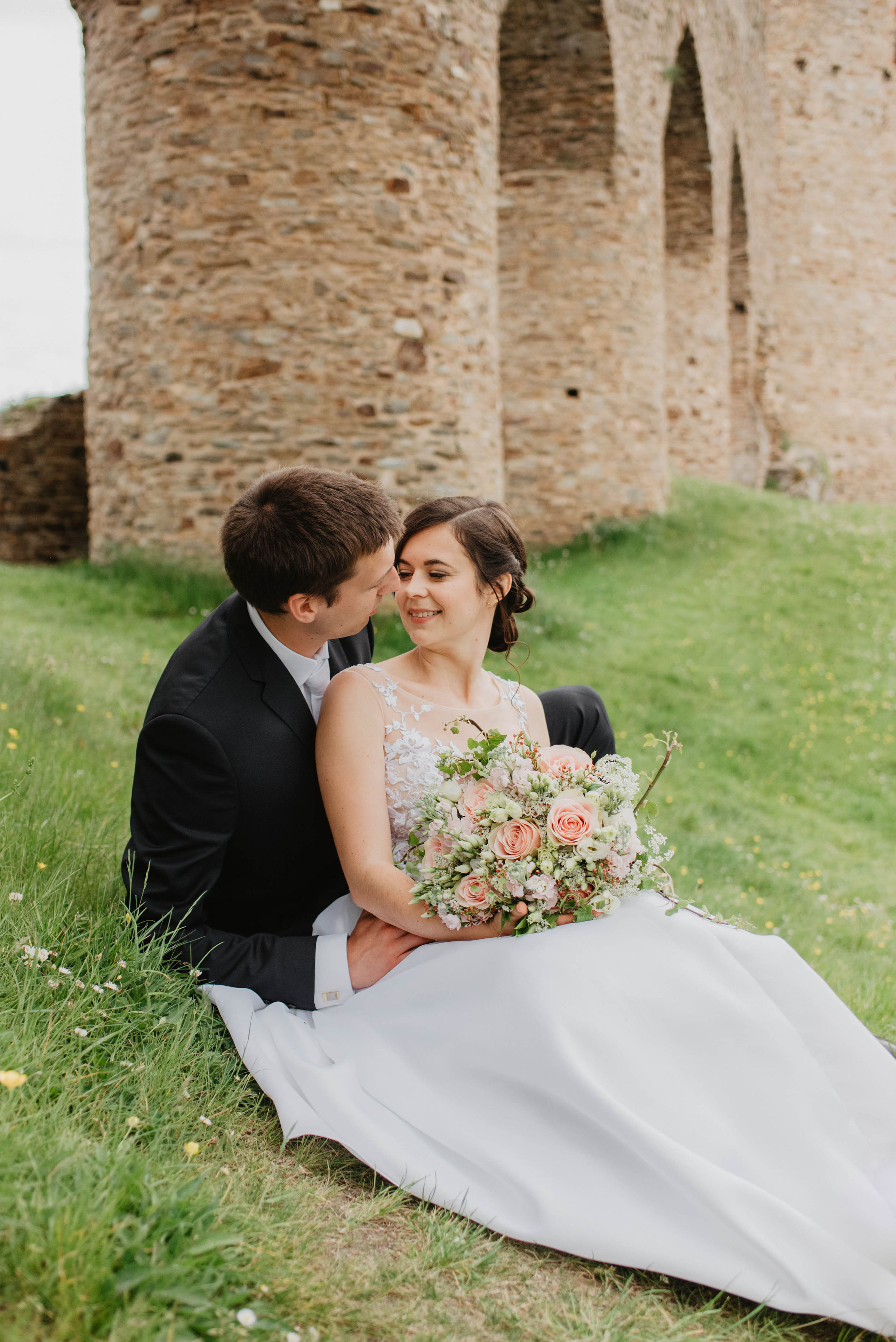 Svatba na hradě na Šumavě. Šumava. Velhartice. Lifestyle, wedding and family photographer