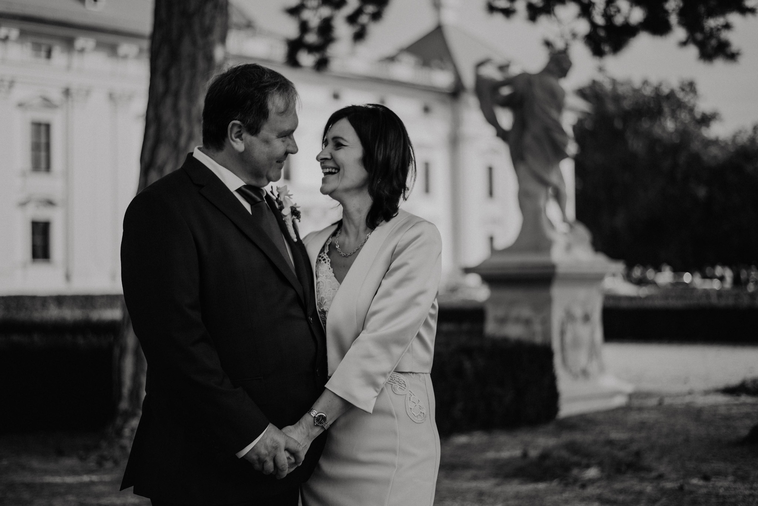 Svatba na zámku ve Slavkově u Brna. Lifestyle, wedding and family photographer