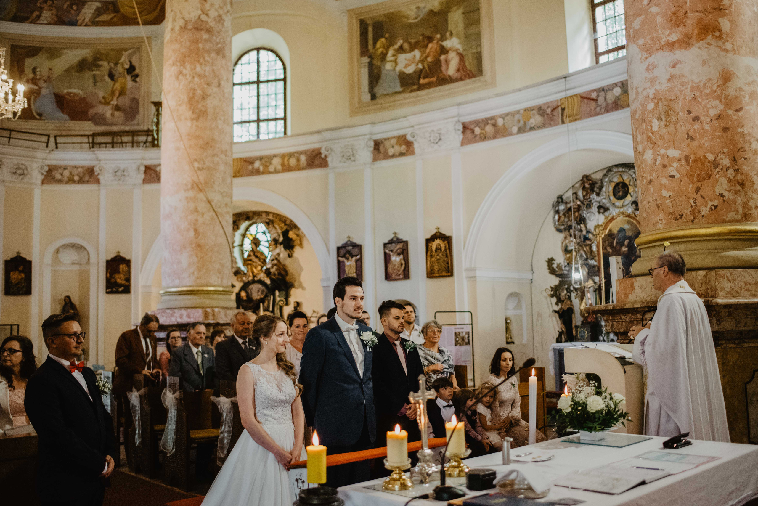 Svatba v kostele v Rýmařově. Bruntál. Lifestyle, wedding and family photographer