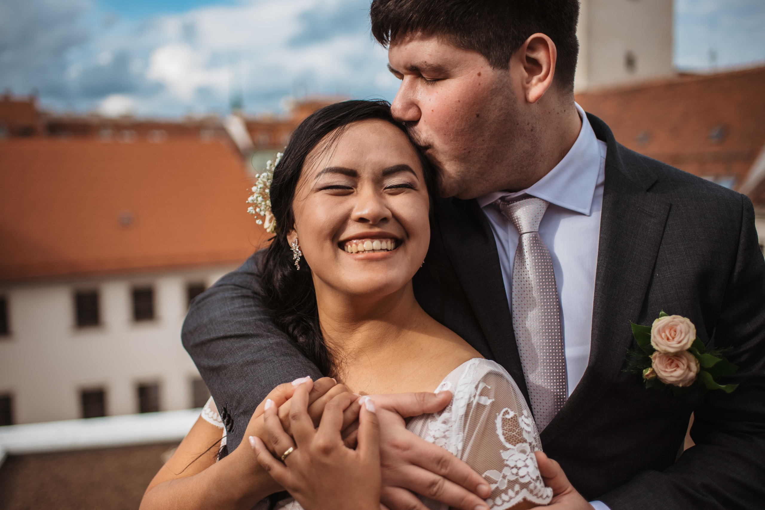 Svatba v centru Brna na Zelném trhu. Lifestyle, wedding and family photographer