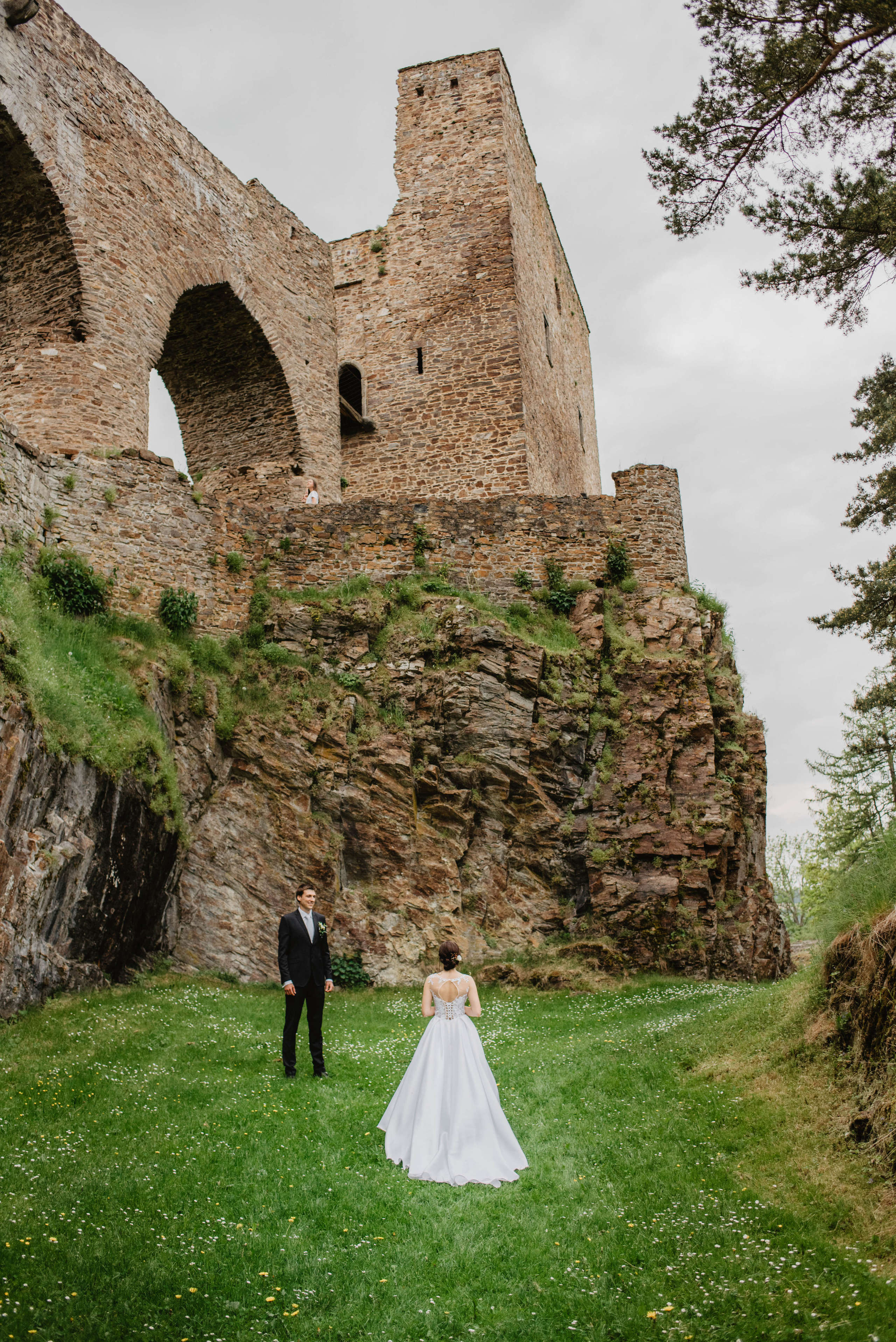Svatba na hradě na Šumavě. Šumava. Velhartice. Lifestyle, wedding and family photographer