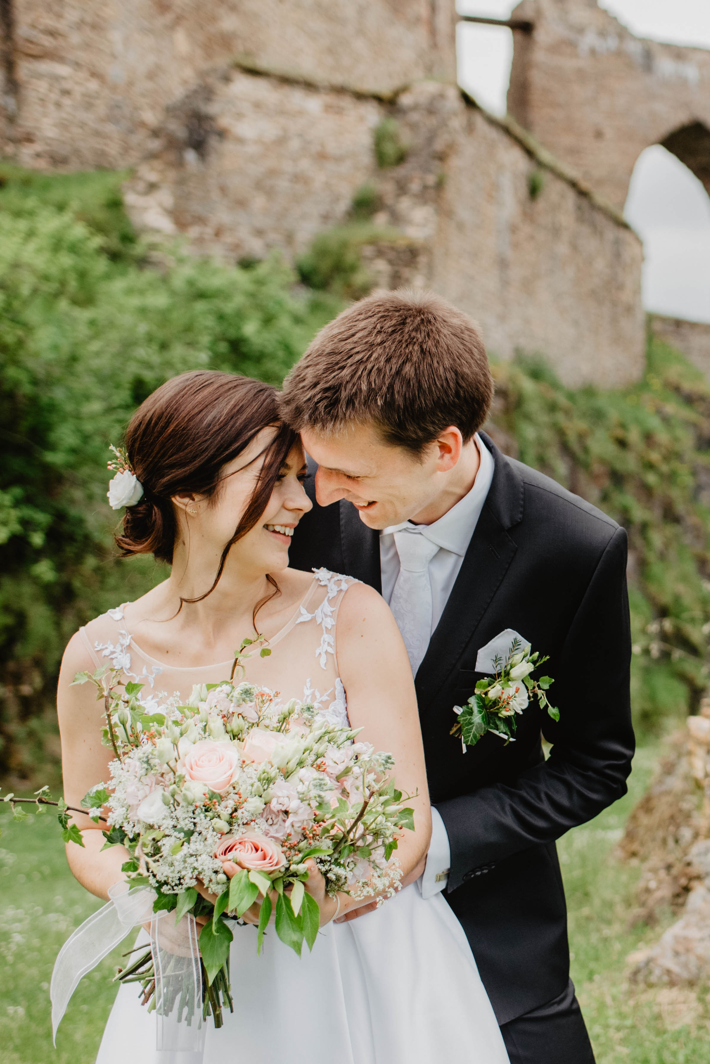 Svatba na hradě na Šumavě. Šumava. Velhartice. Lifestyle, wedding and family photographer