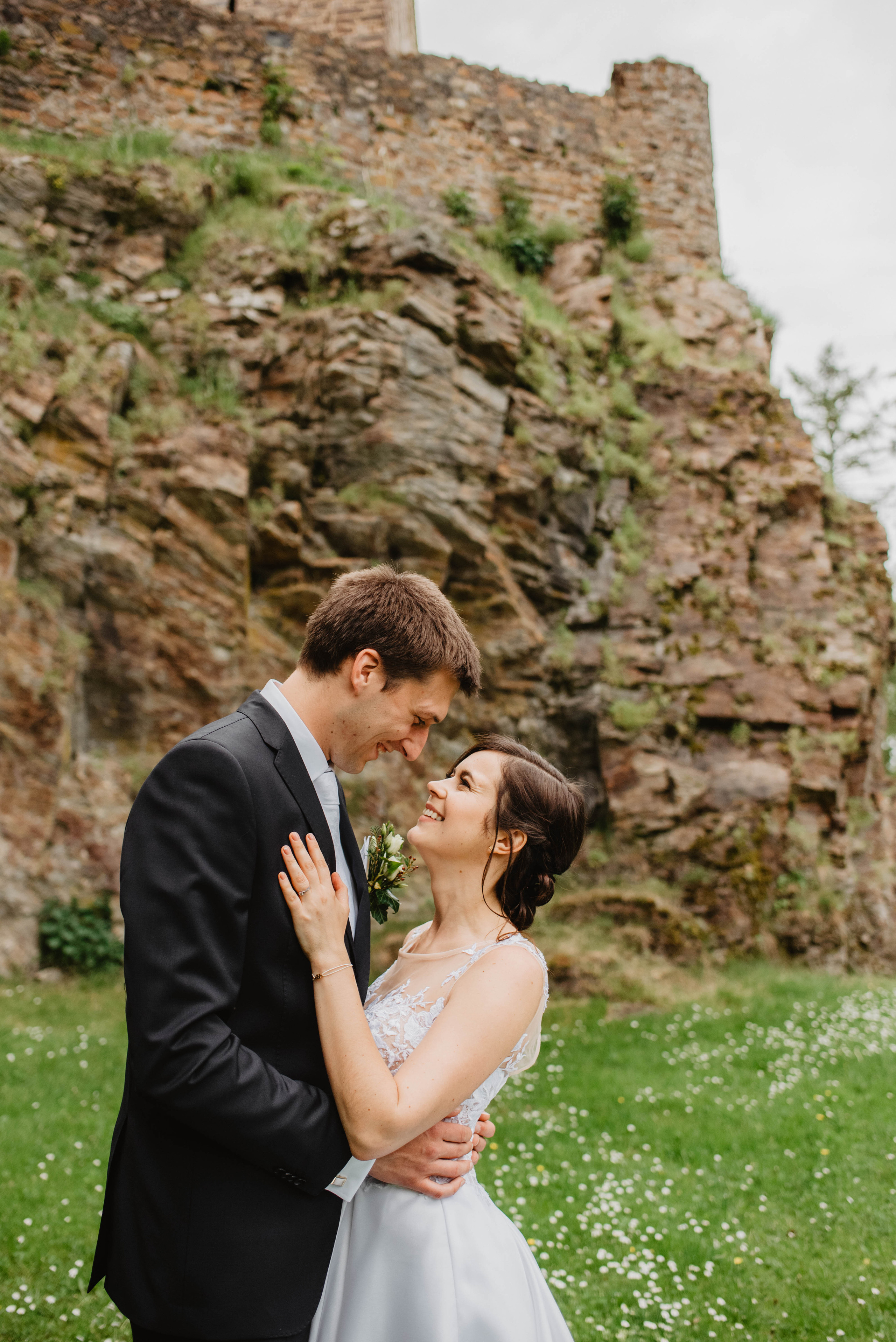 Svatba na hradě na Šumavě. Šumava. Velhartice. Lifestyle, wedding and family photographer