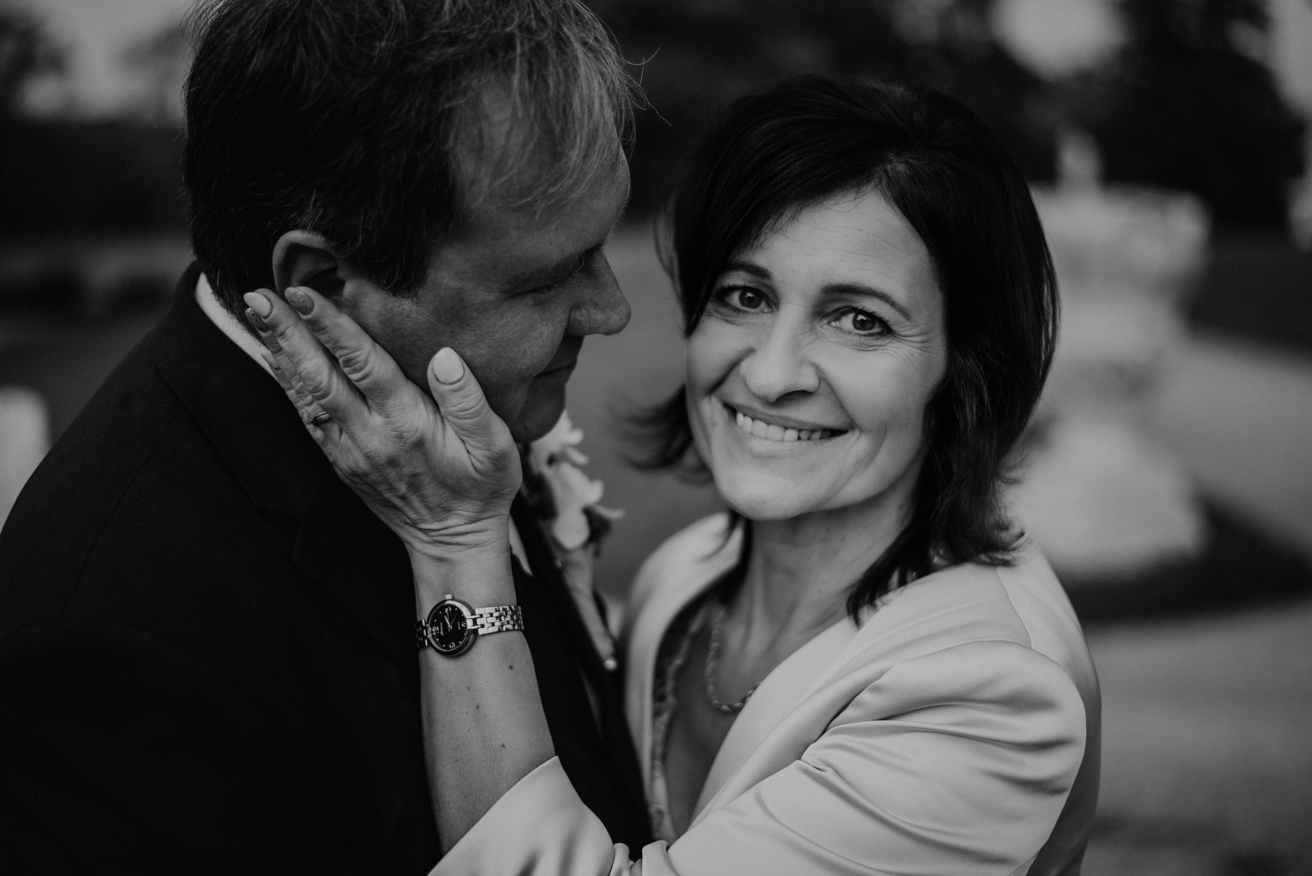 Svatba na zámku ve Slavkově u Brna. Lifestyle, wedding and family photographer