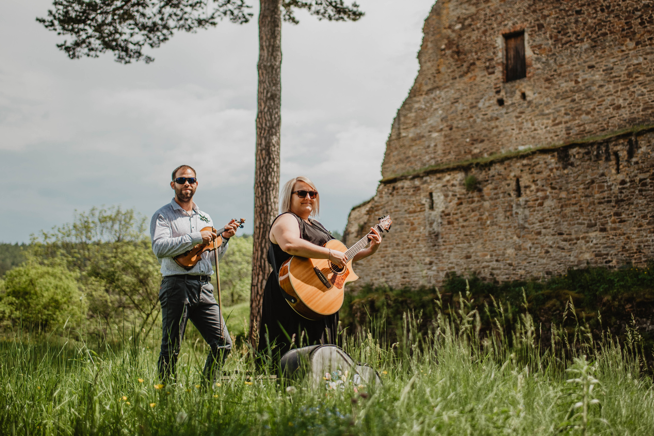 Svatba na hradě na Šumavě. Šumava. Velhartice. Lifestyle, wedding and family photographer