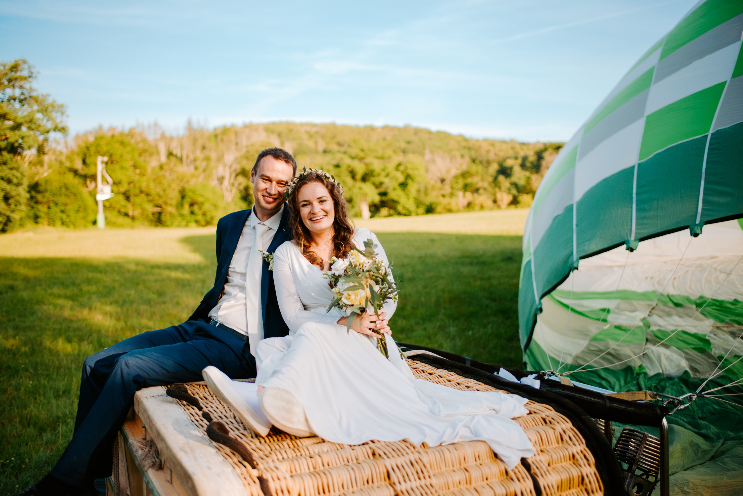 Wedding in the hot air balloon. Lifestyle, wedding and family photographer