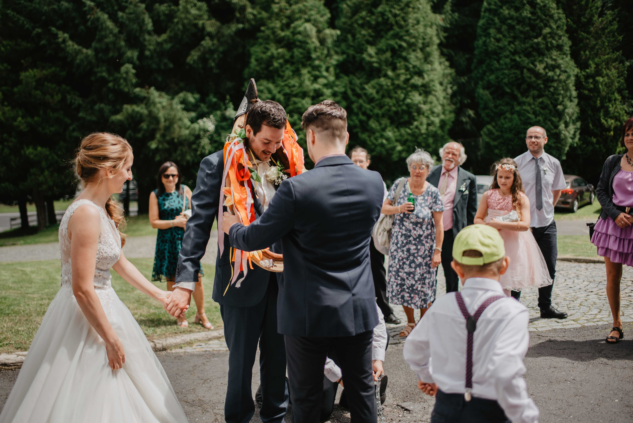 Svatba v kostele v Rýmařově. Bruntál. Lifestyle, wedding and family photographer