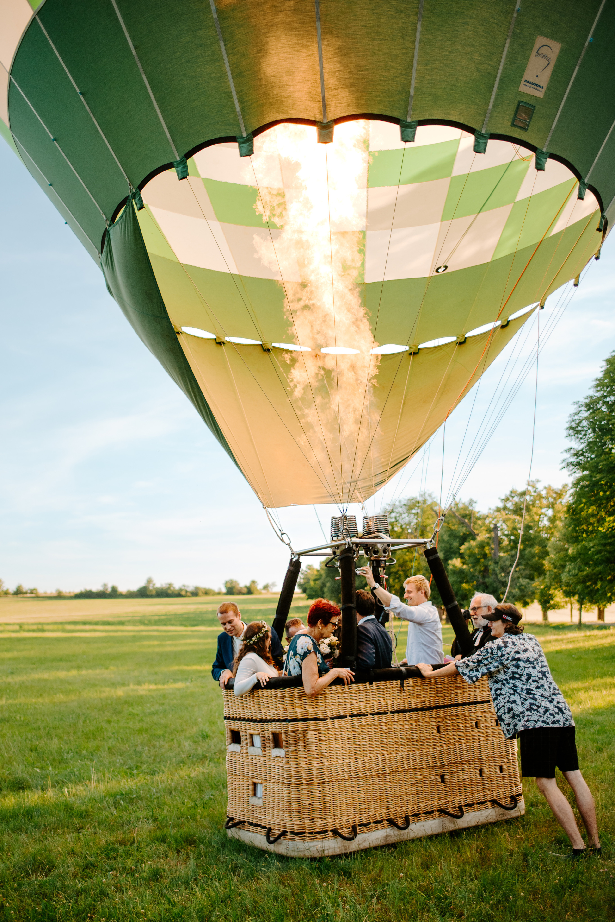 Wedding in the hot air balloon. Lifestyle, wedding and family photographer