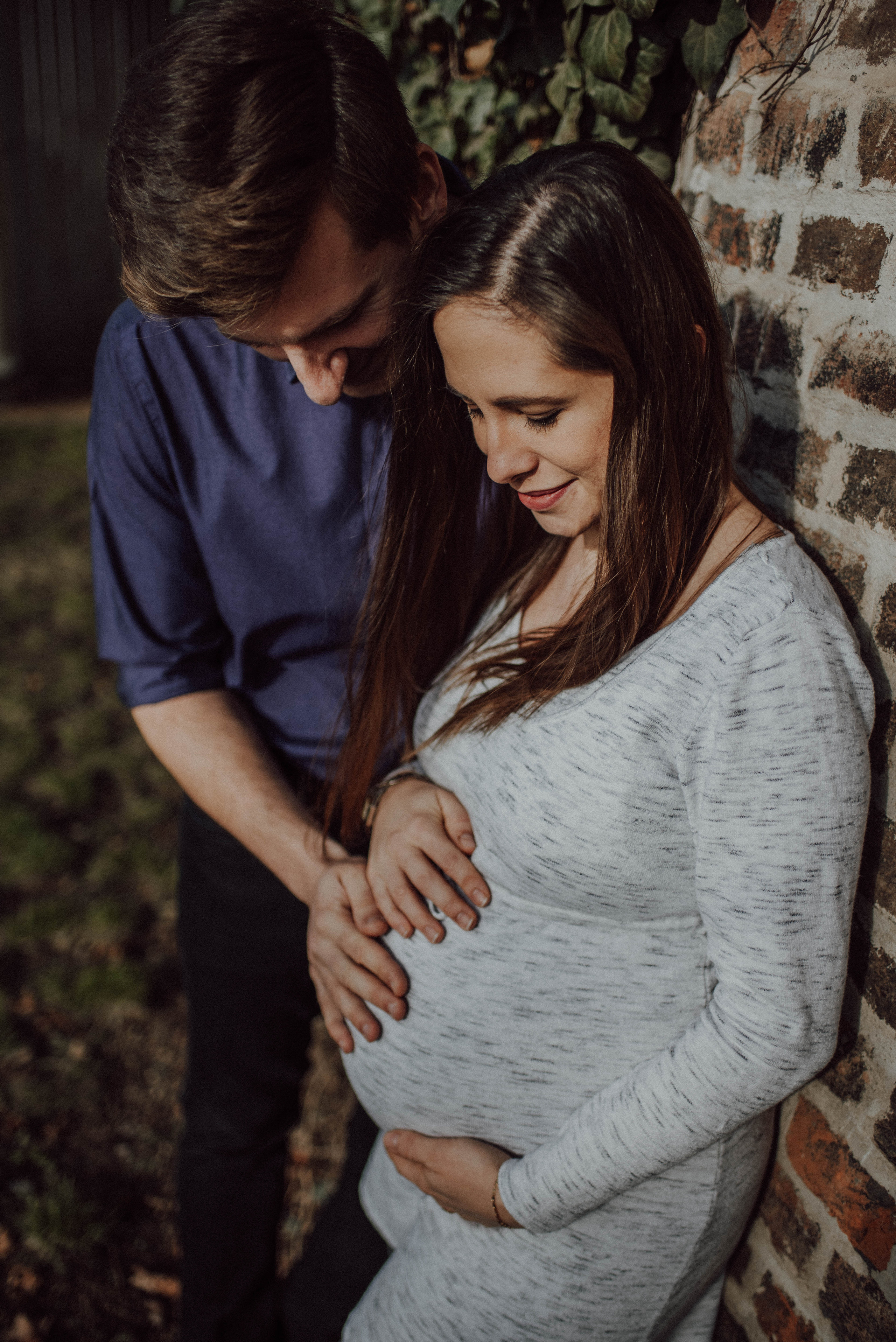 Veronika Jirková Couple in love during spring pregnancy photoshoot. Lifestyle, wedding and family photographer