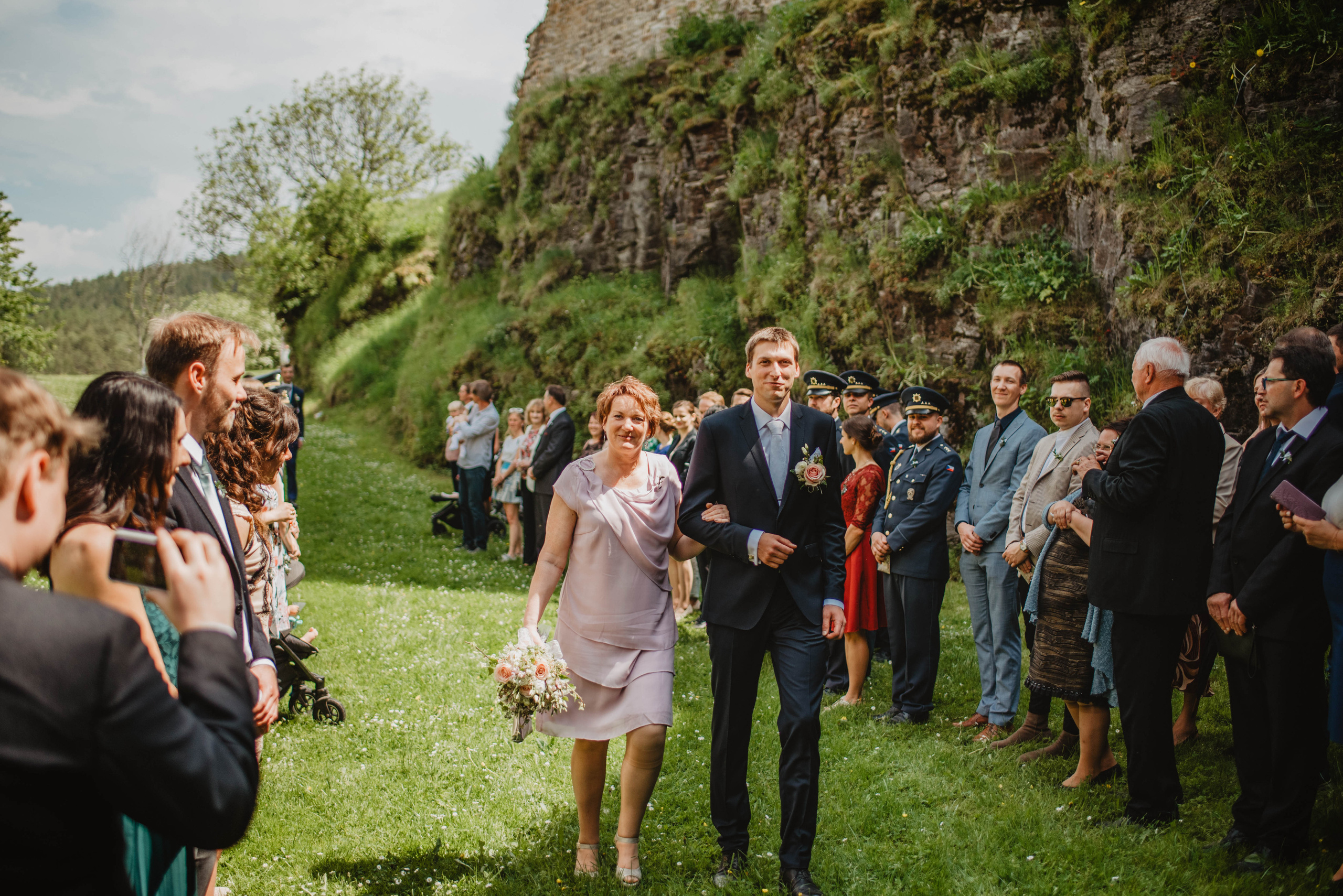 Svatba na hradě na Šumavě. Šumava. Velhartice. Lifestyle, wedding and family photographer