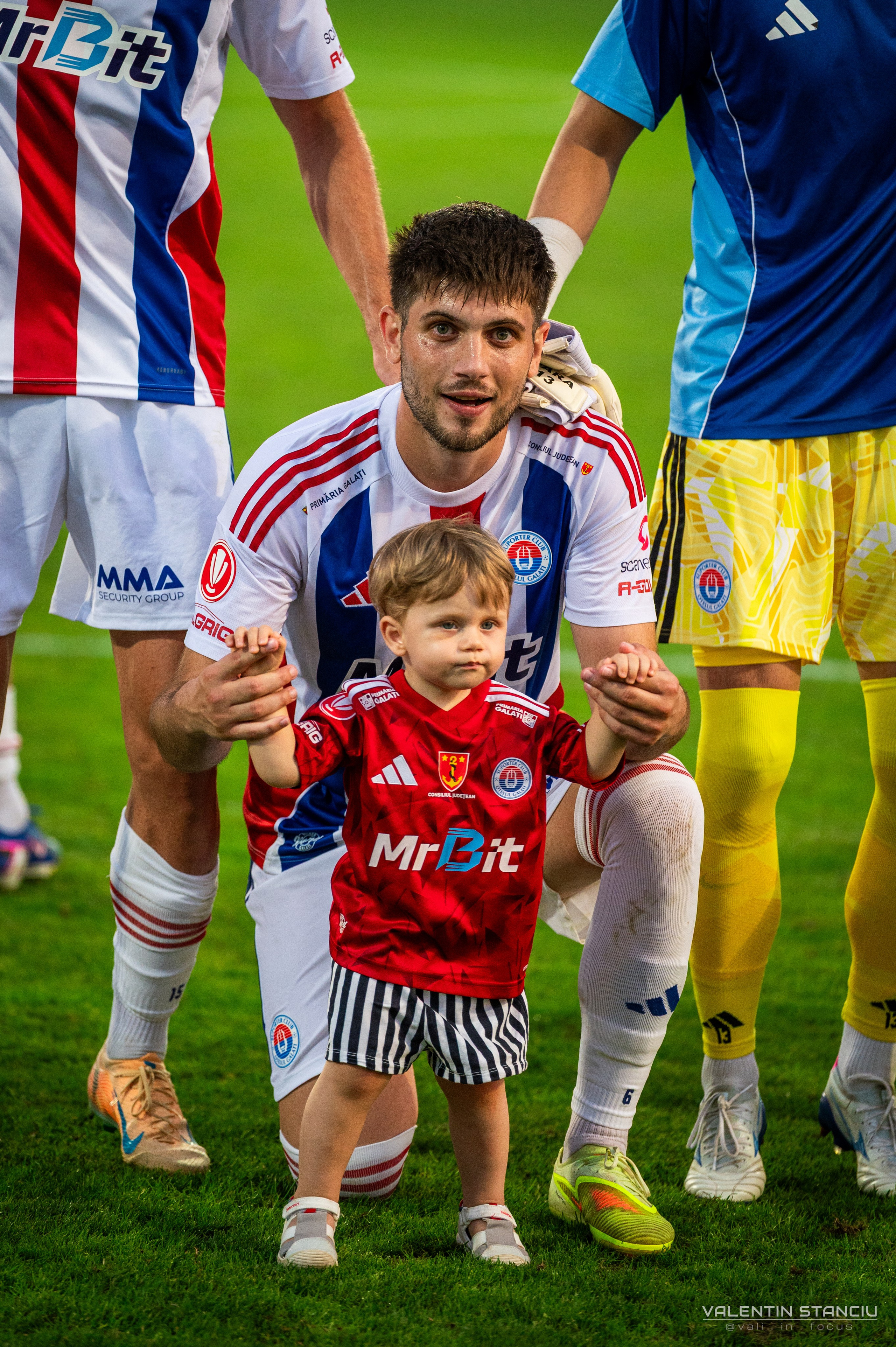 Otelul Galati — CFR Cluj. Fotograf de Sport, Portret, Produs, Corporate, Cultural și Evenimente în Galați | Valentin Stanciu