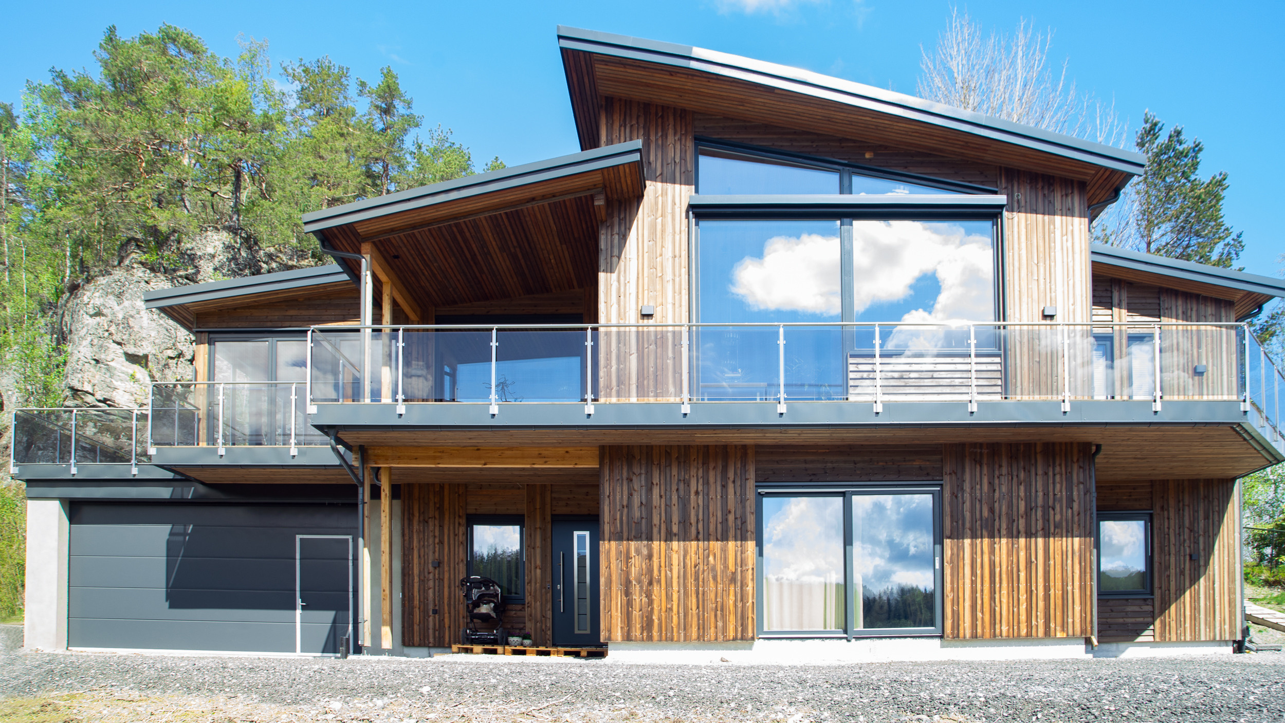 EIENDOM. Fotograf og videograf for familier og bedrifter