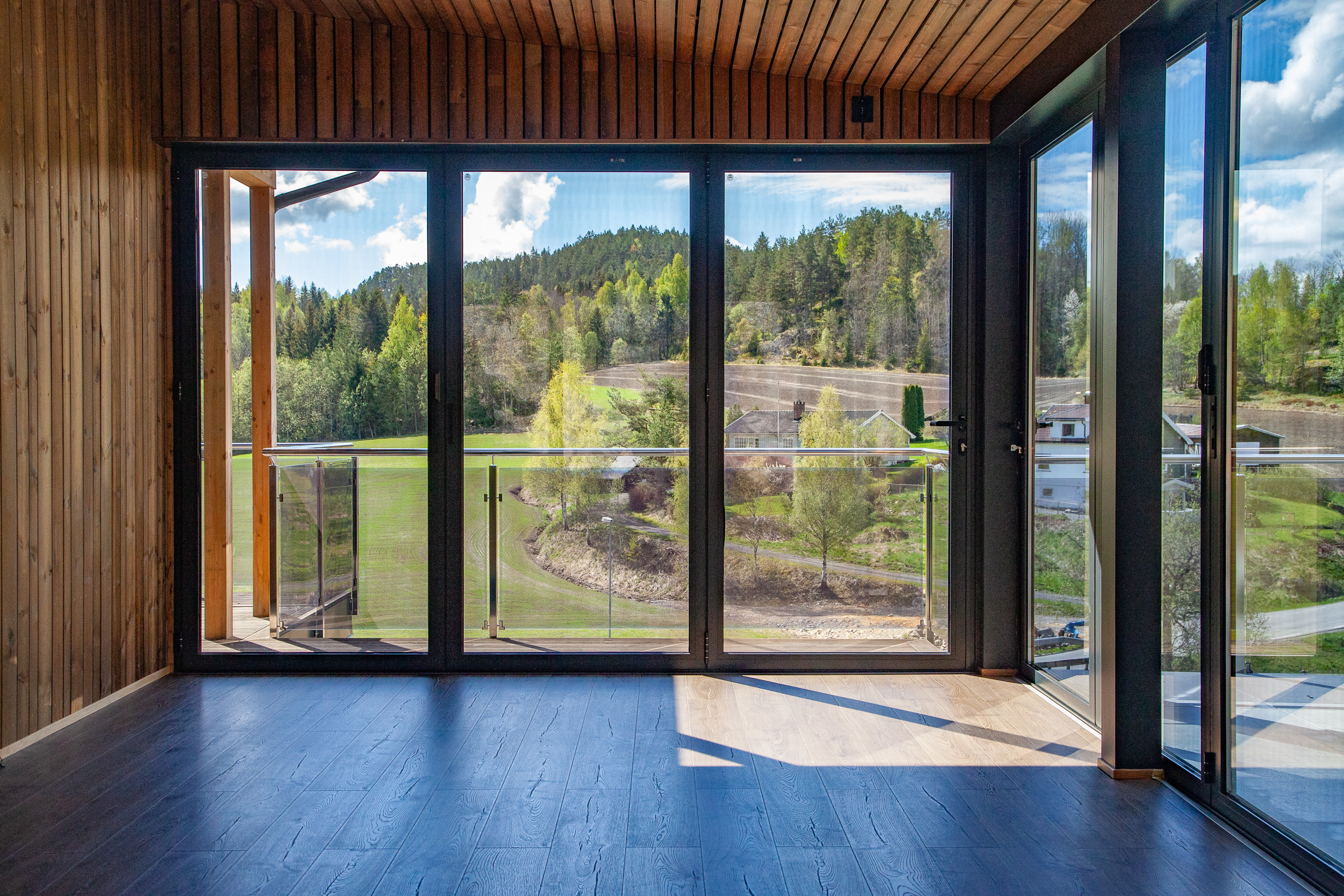 EIENDOM. Fotograf og videograf for familier og bedrifter