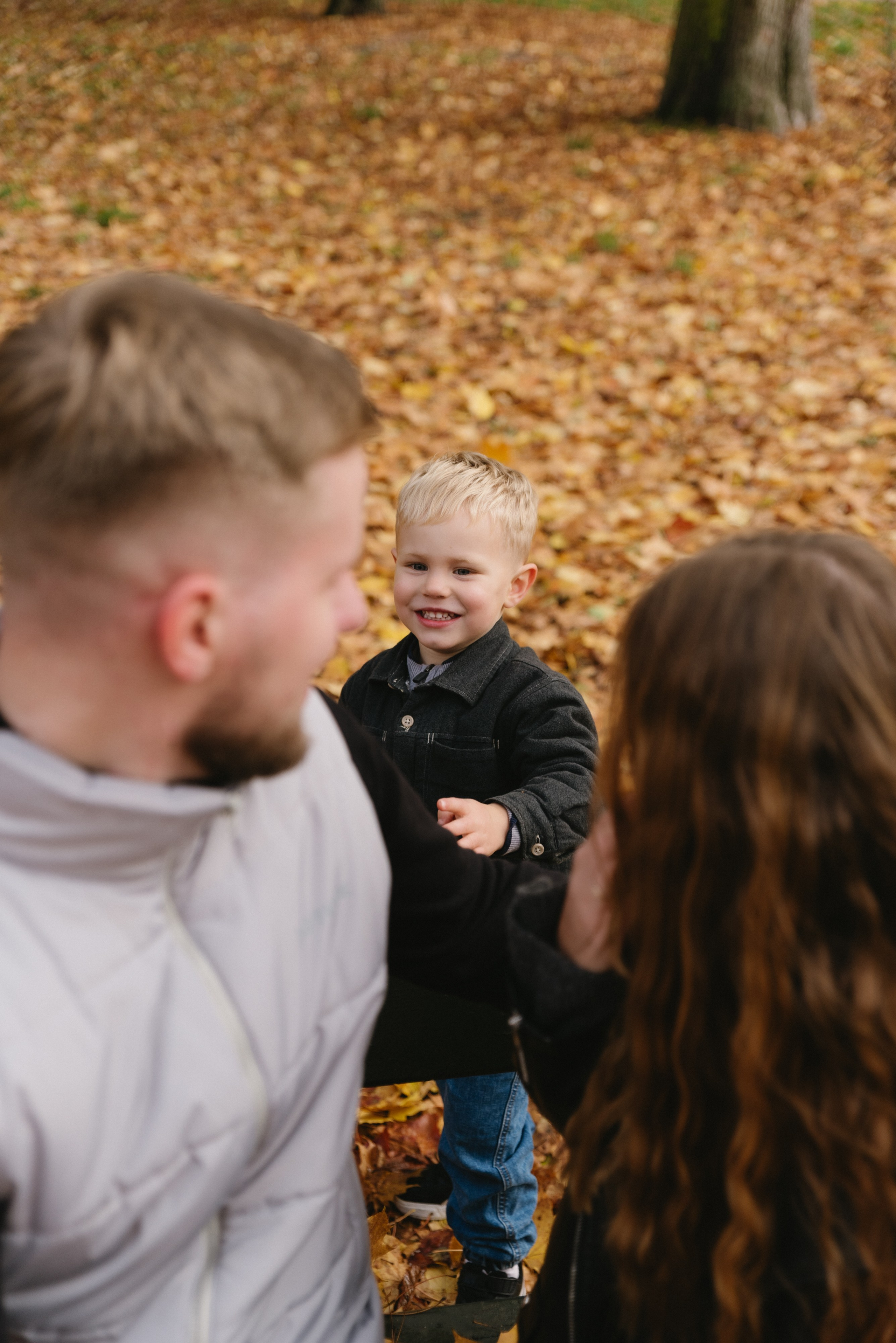 Sesja rodzinna Hanna, Vlad & Matvei. Eugene Save – Fotograf Ślubny i Rodzinny | Warszawa i Cała Polska