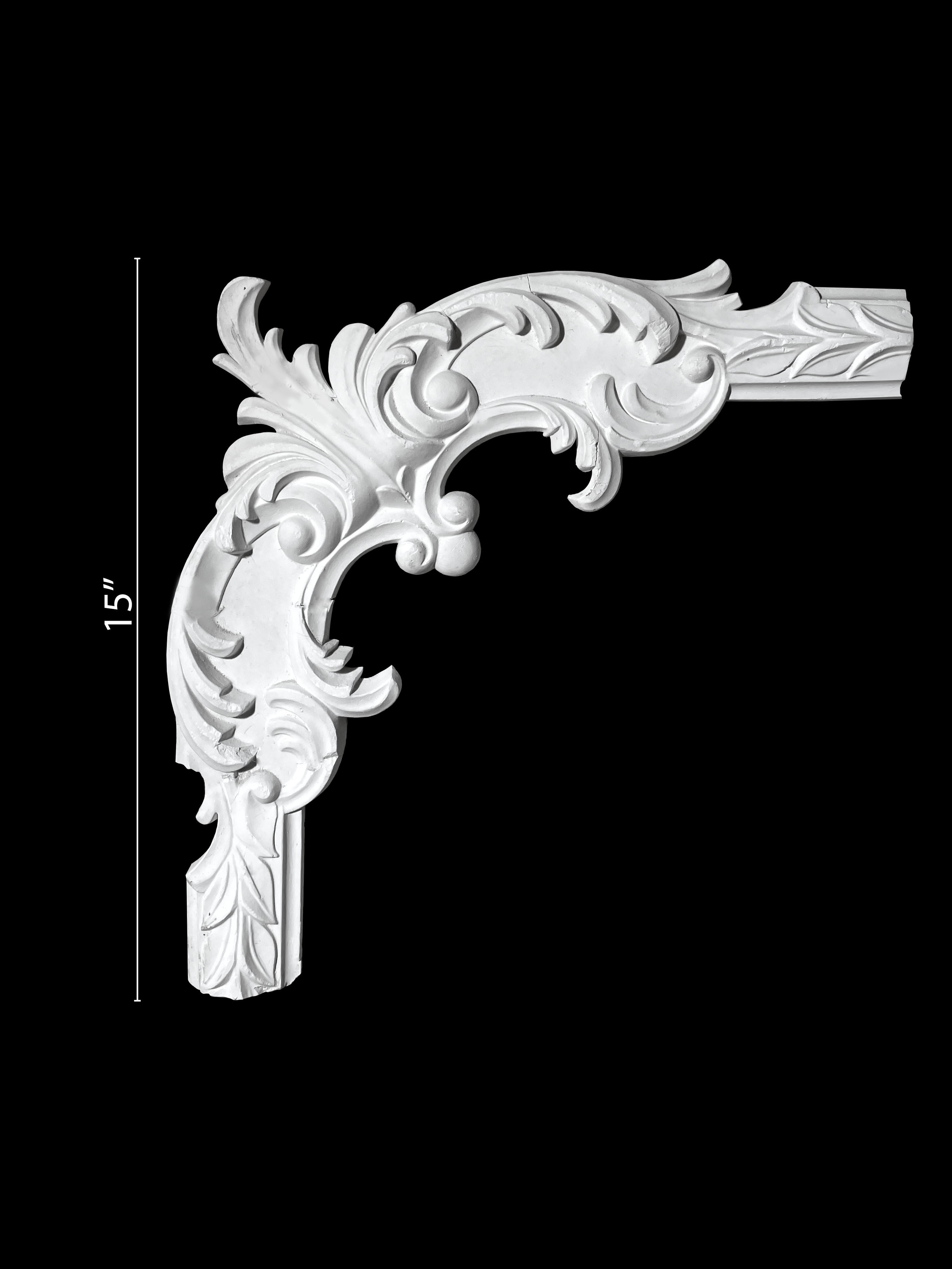 Corners. Plaster molding