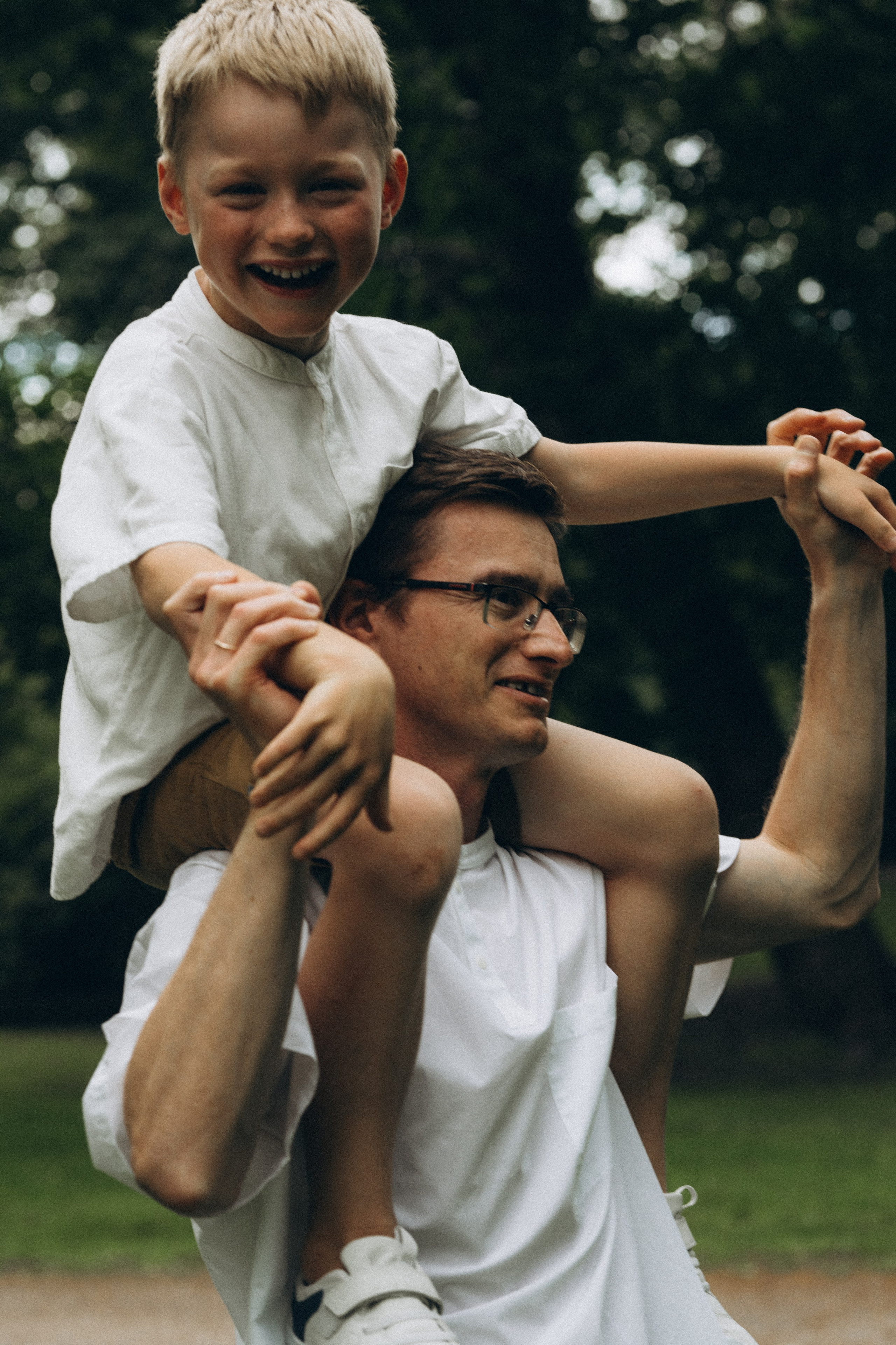 Kaivopuisto. Wedding and potrait photographer in Helsinki Vickan O