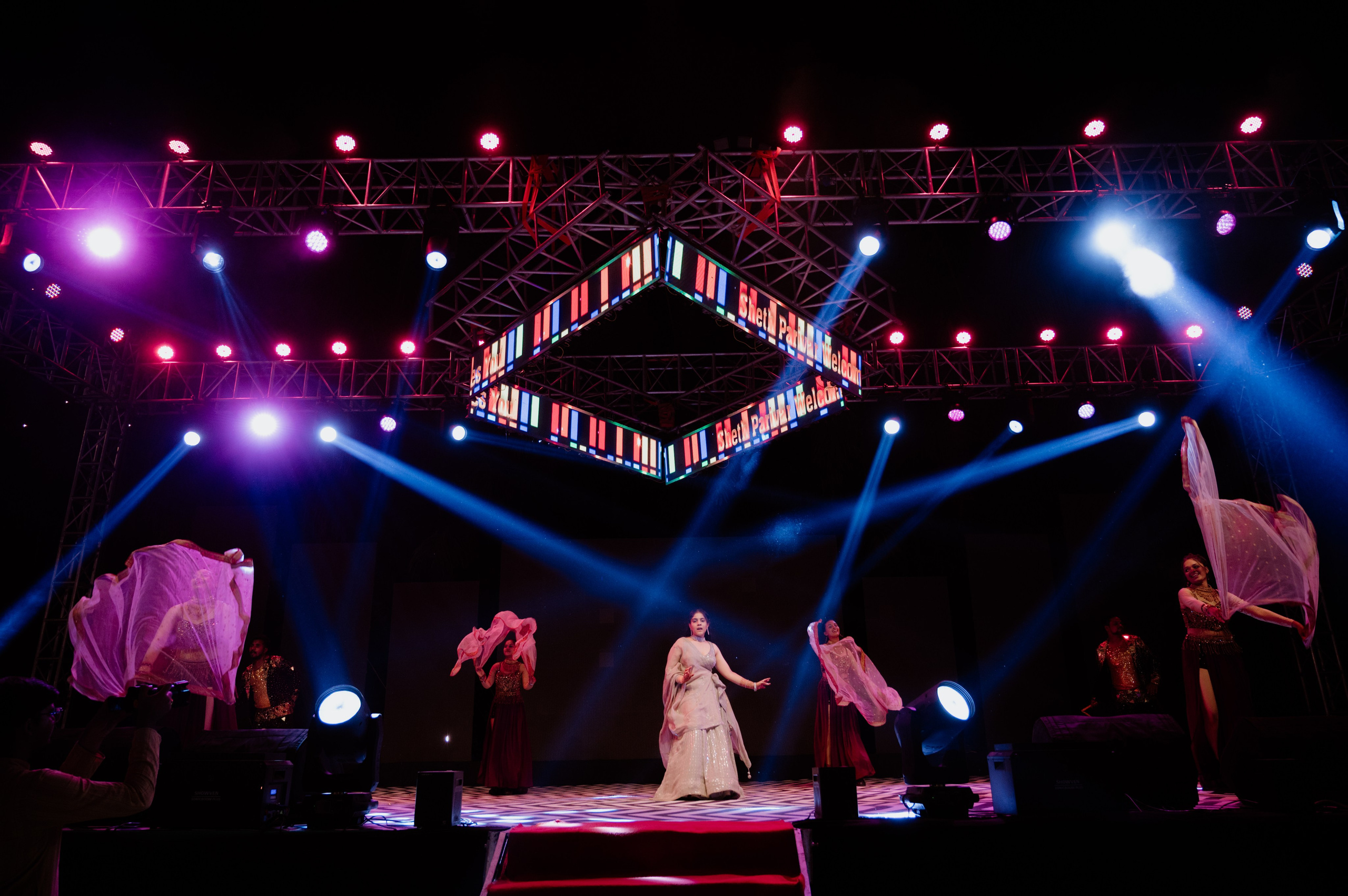 WEDDINGS. Love Emotions Weddings