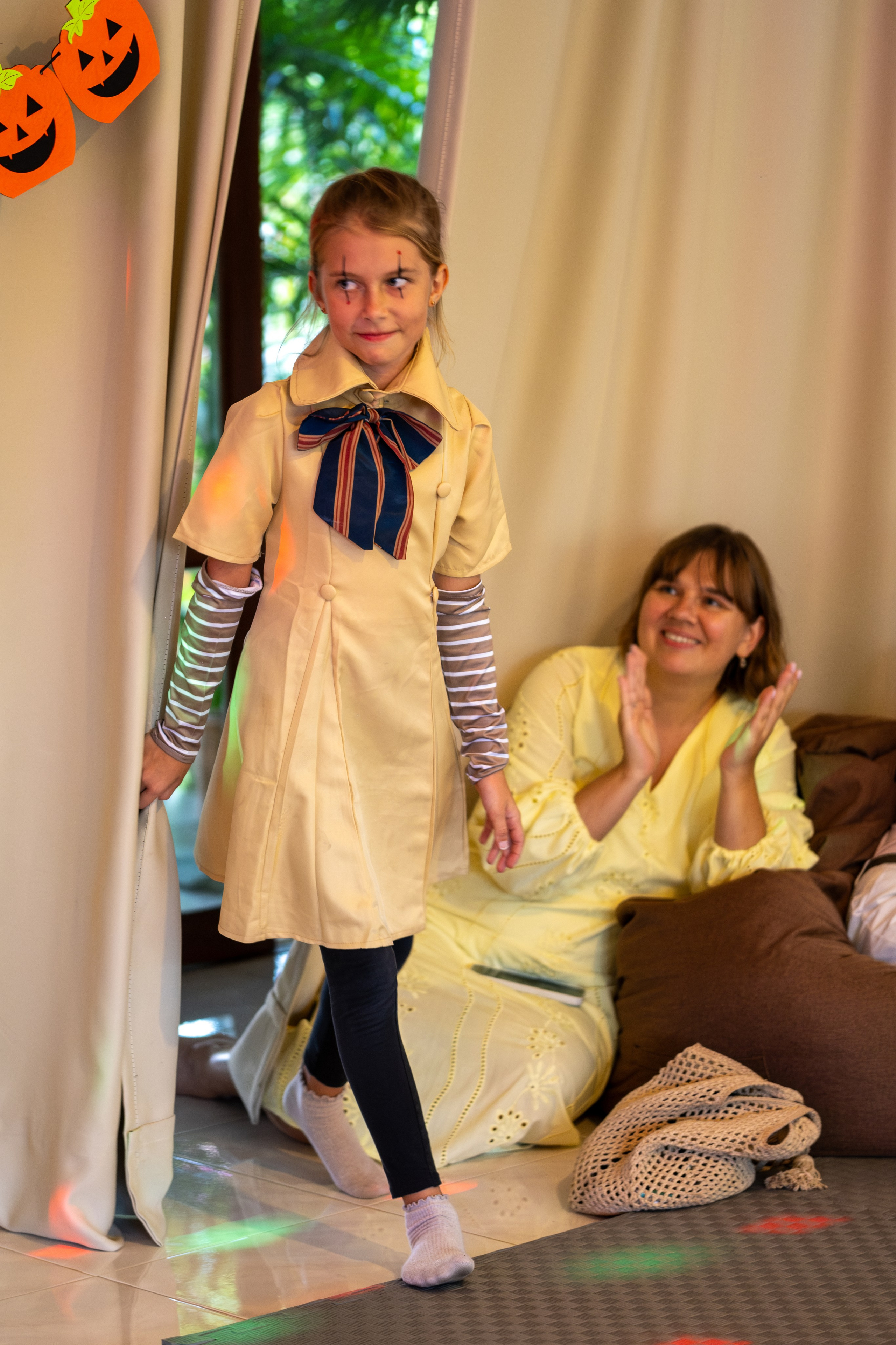 HalloWeen in Mom To Be. Graytail Photo