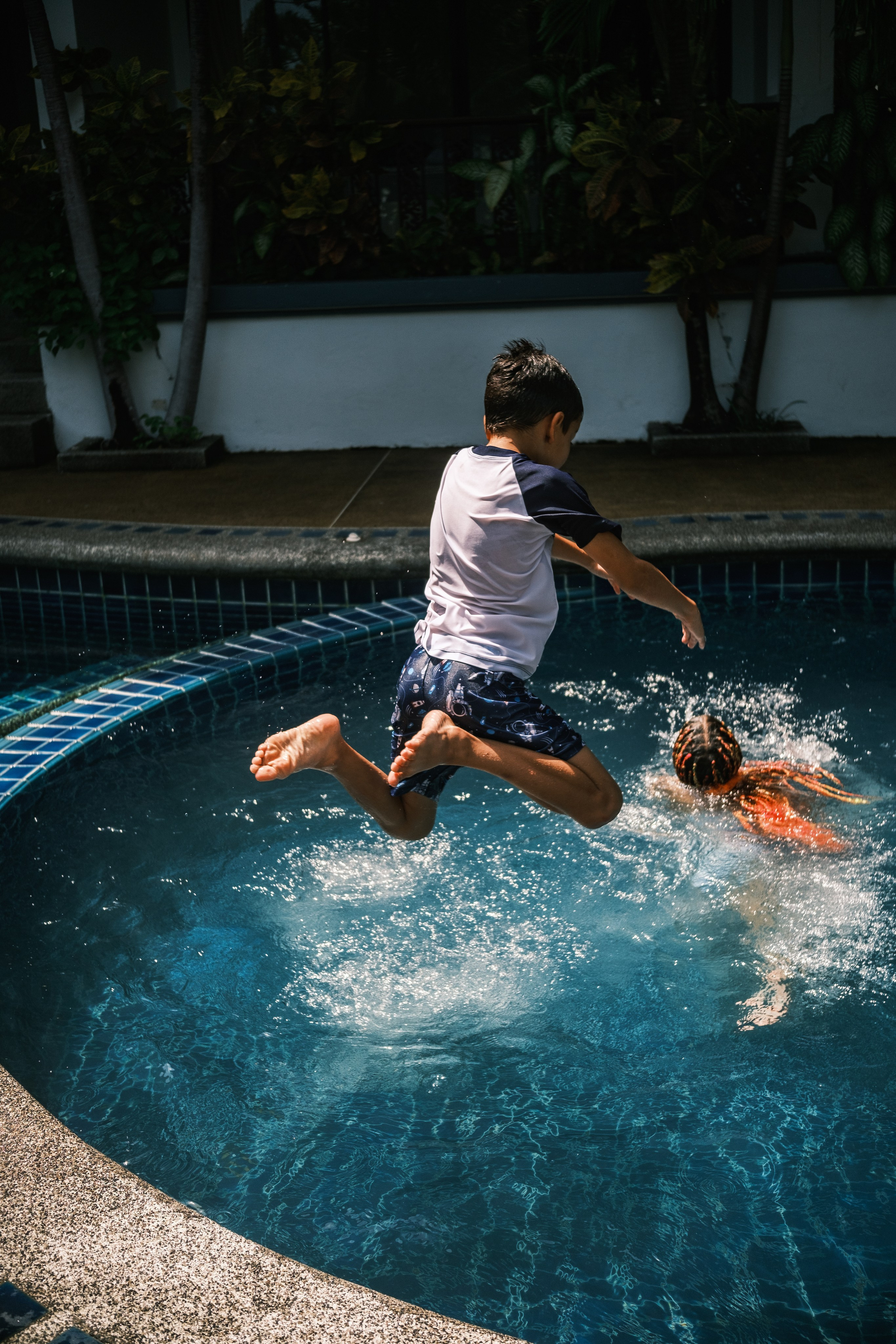 Aqua Dance. Graytail Photo