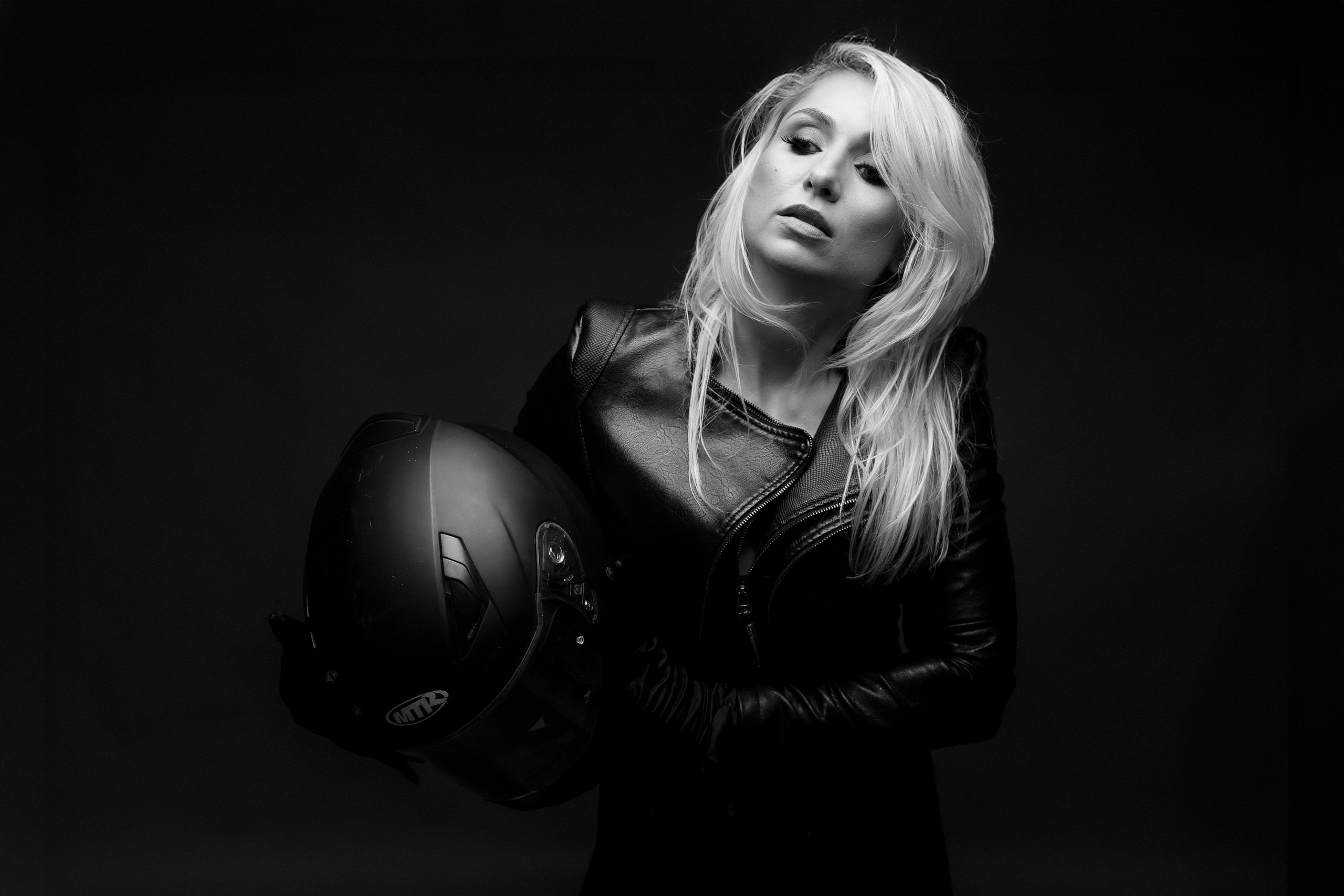 Portrete Constanta - O clipa de sinceritate in faţa camerei. Elena Mascan – Fotograf newborn, maternitate, portret, smash the cake & branding personal | La Femme Studio Photograpy|Constanţa