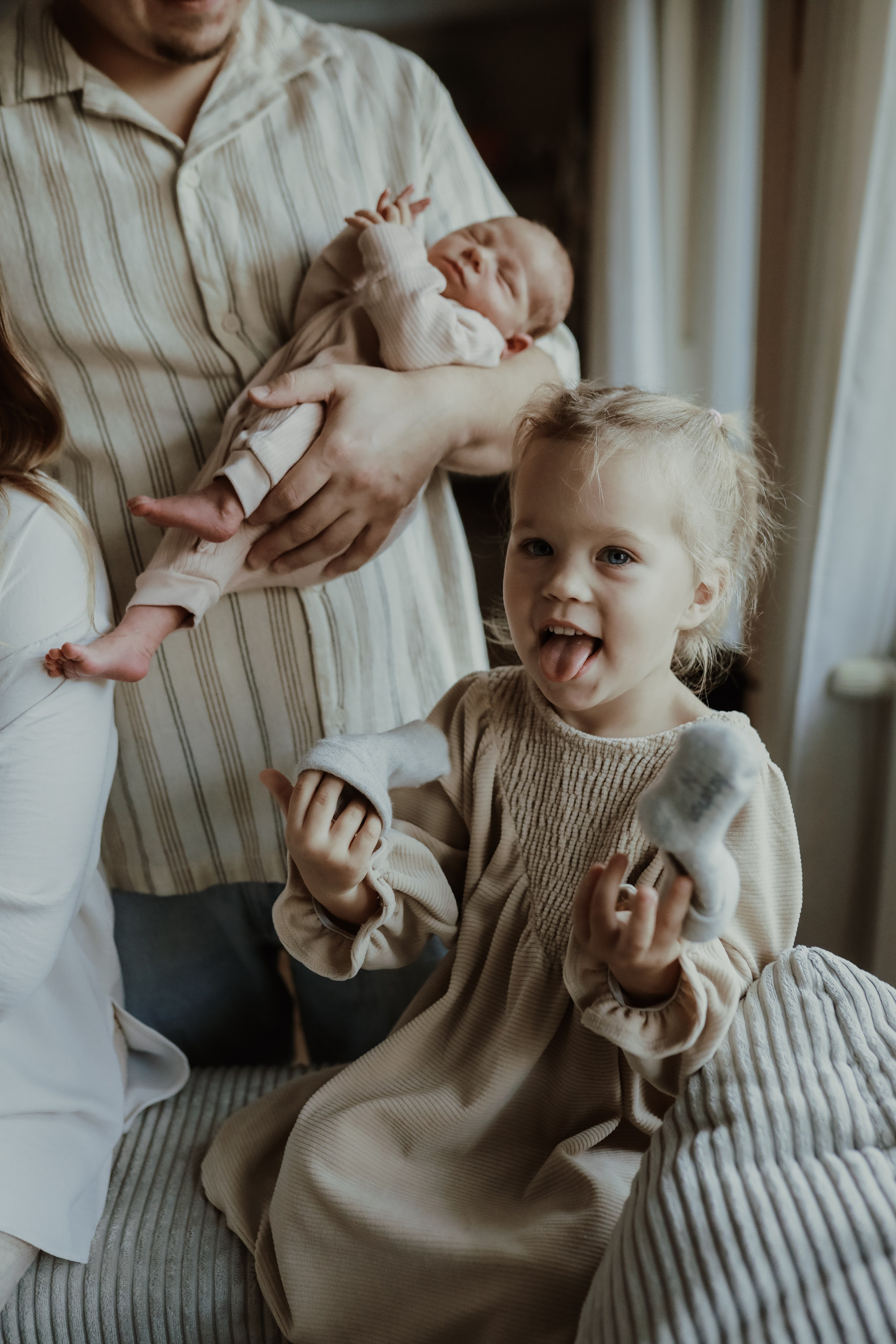 Emotionale Familienfotografie – Nähe und Verbundenheit bei einem Homestory Fotoshooting in Schwetzingen