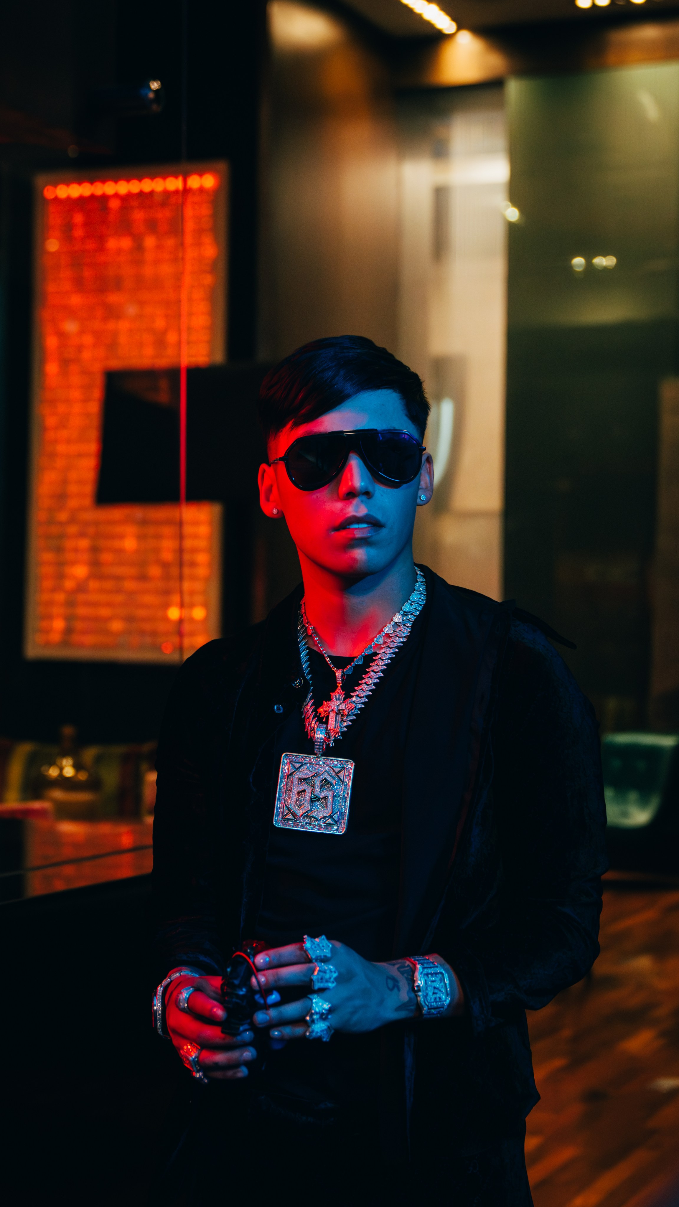 DUBAI JERE KLEIN & JAIRO VERA. DEYA BELTRAN Maquilladora, fotógrafa y vídeos