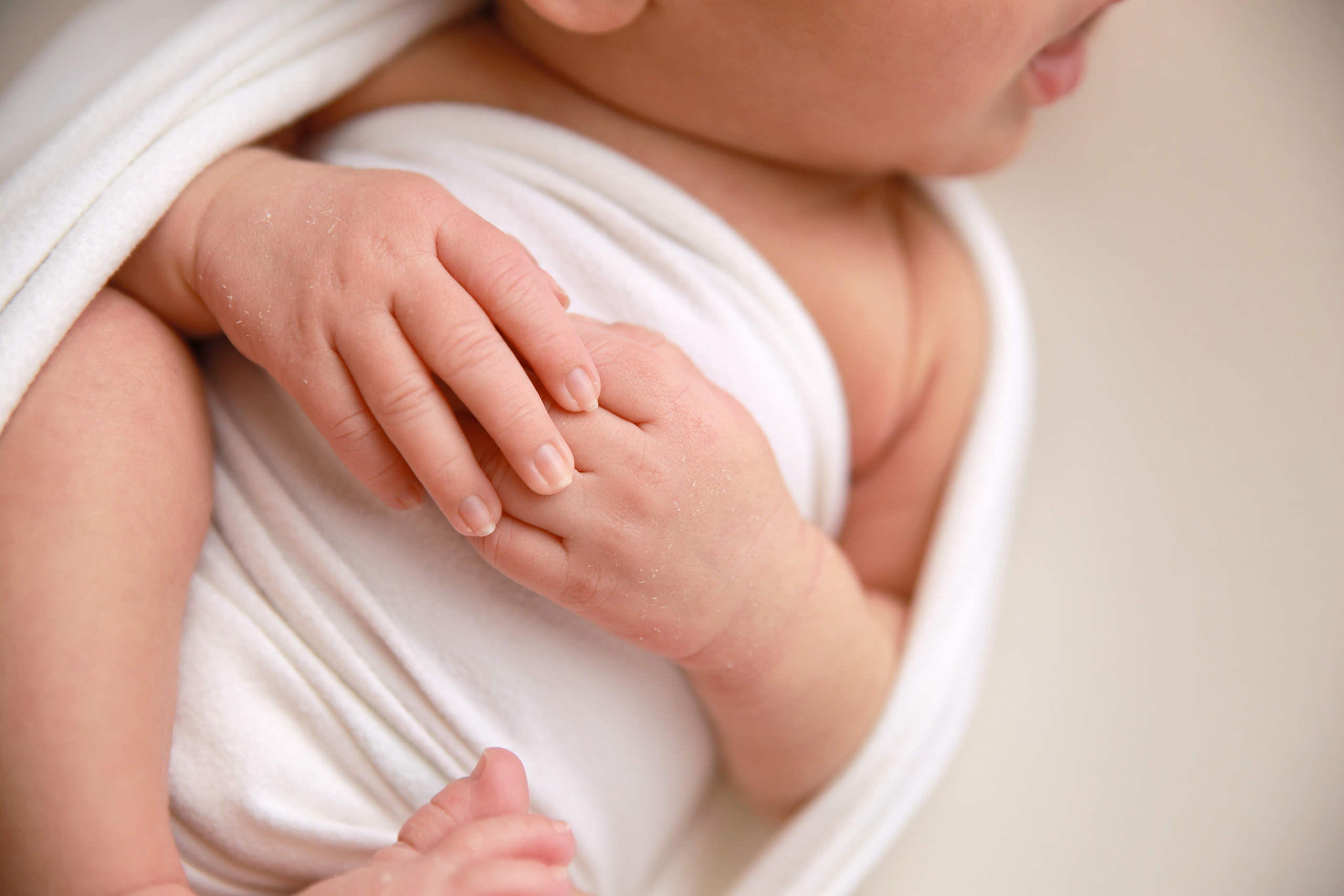 NEWBORN PHOTOGRAPHY. HOME