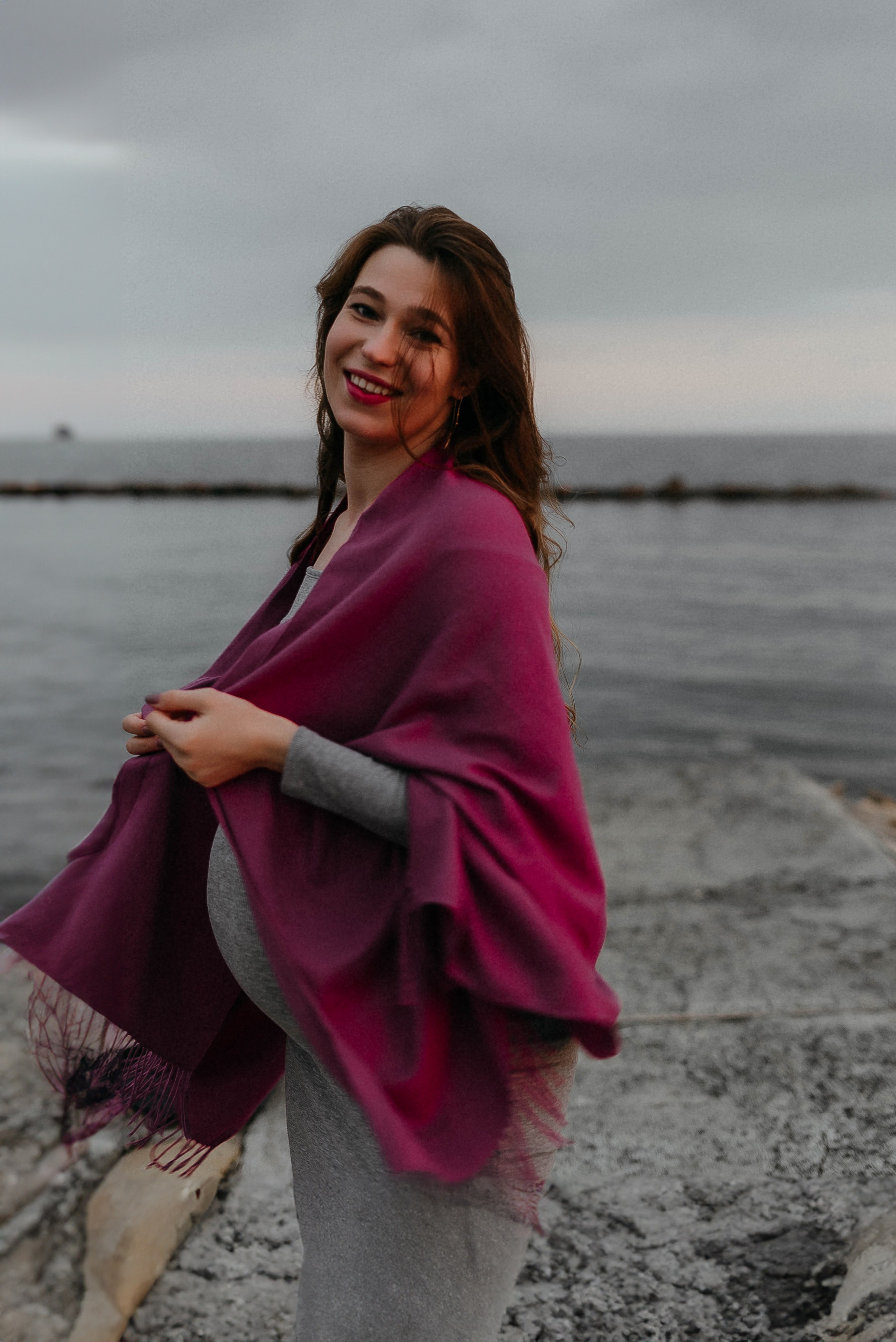 Фотосессия беременной в студии и возле моря. Портретный и семейный фотограф в Лимассоле Кипр Анна Руссу