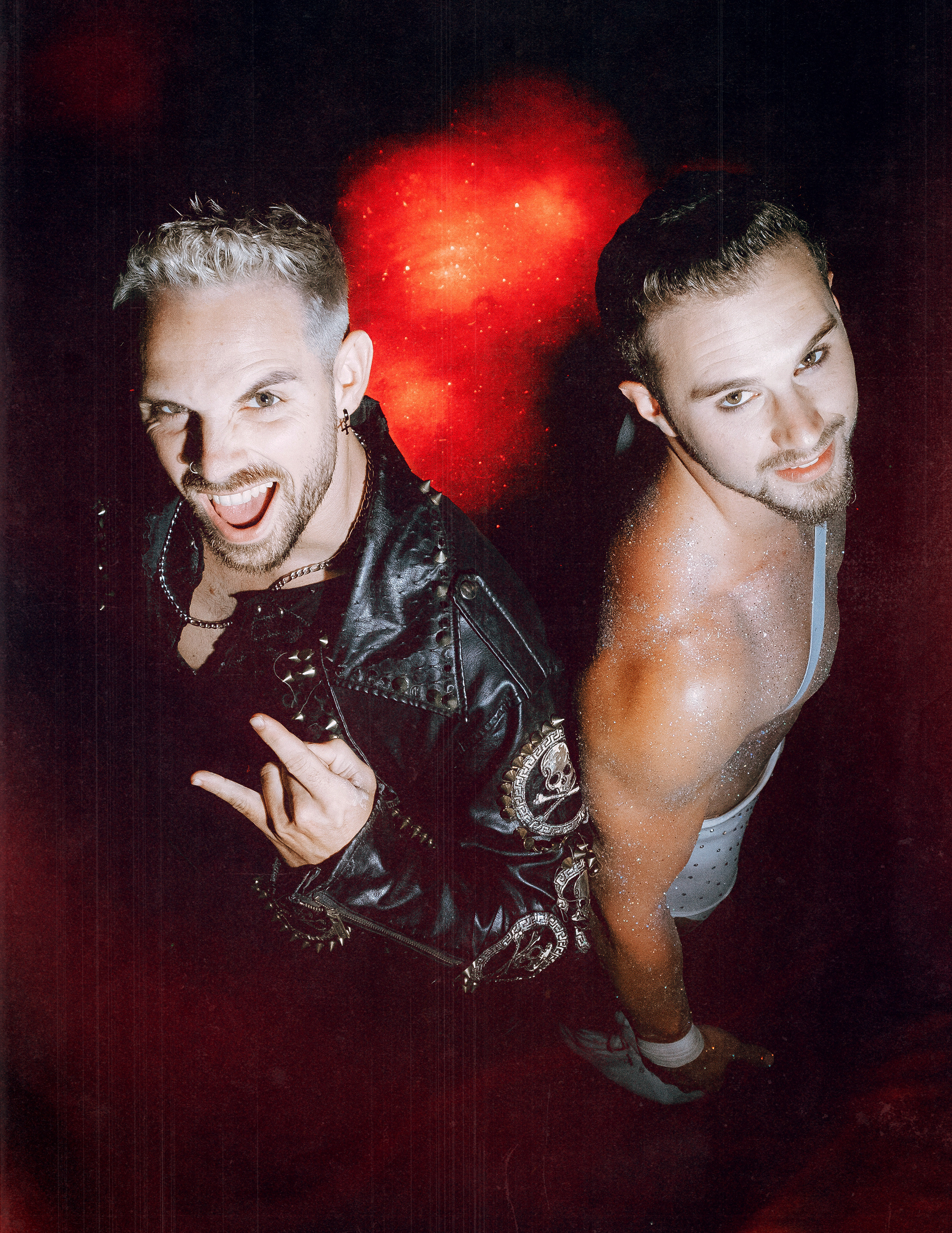 Фотосессия с братьями Castanheira: Креативные портреты с артистами Circo Quiros в Торревьехе