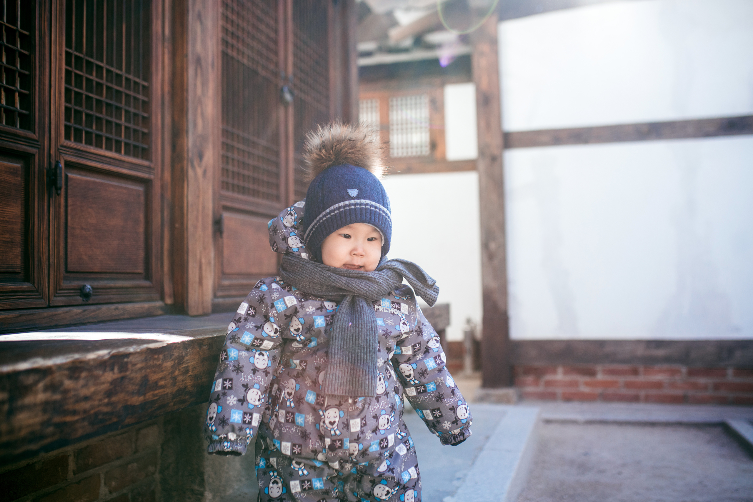 Winter morning. Bukchon Hanok Village. Portrait photographer in South Korea Olga Lian