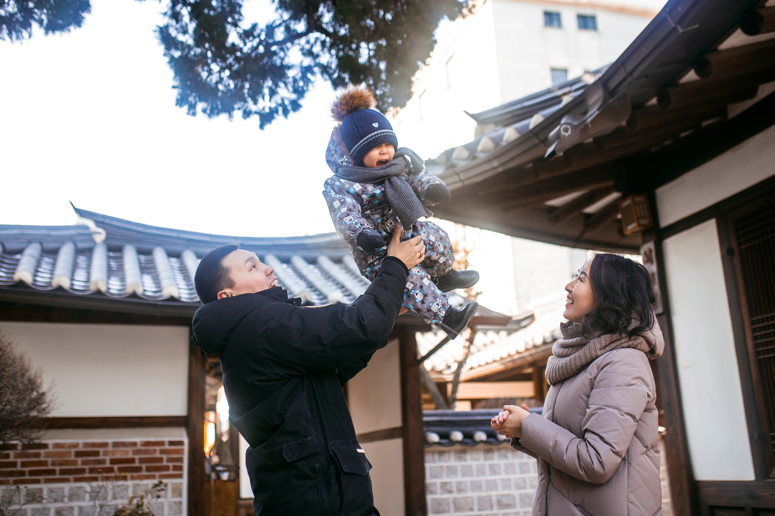 Winter morning. Bukchon Hanok Village. Portrait photographer in South Korea Olga Lian