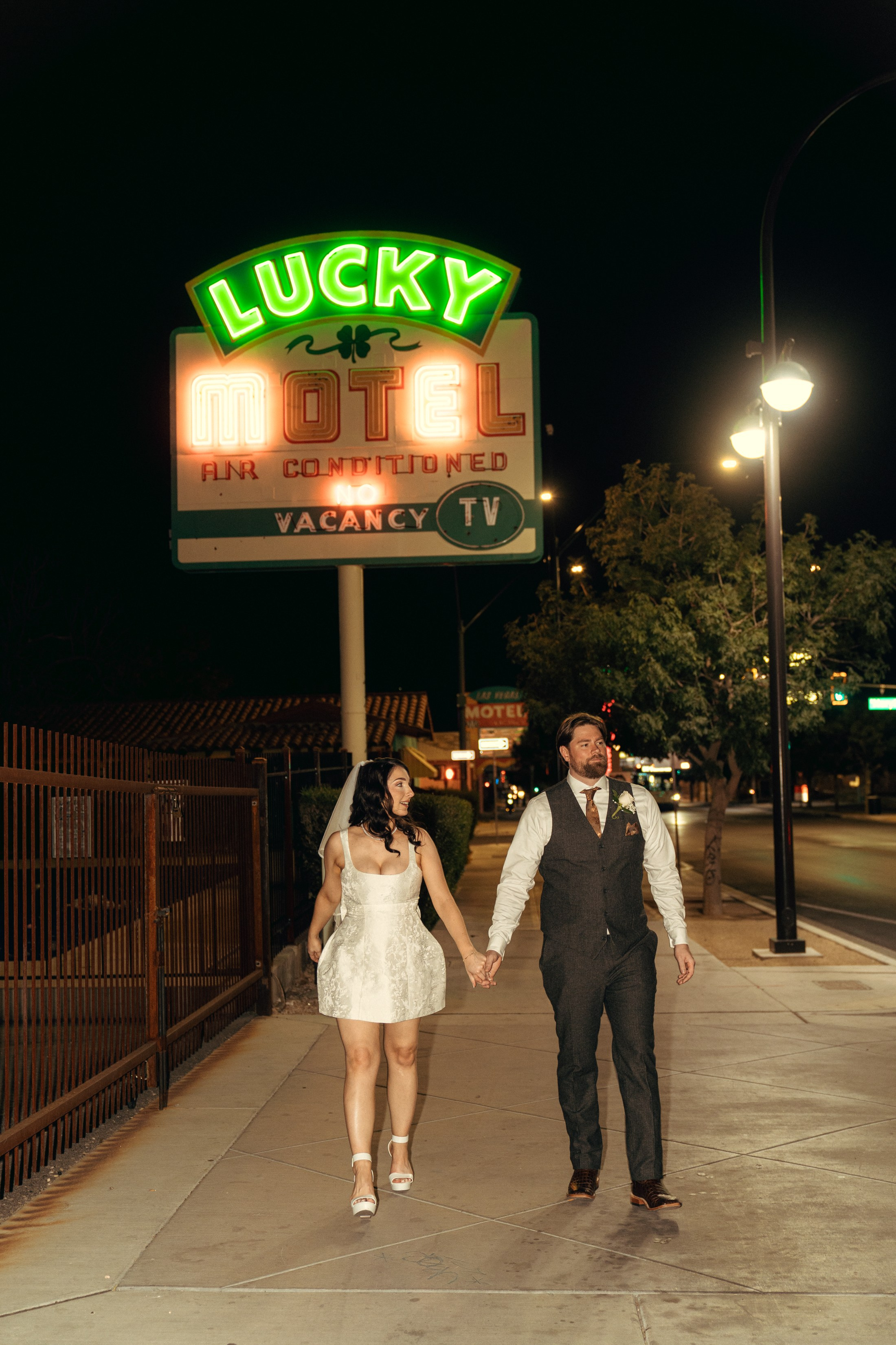 Maggie&Nathan. Wedding & elopement photographer Viktoriya Kravtsov. Las Vegas