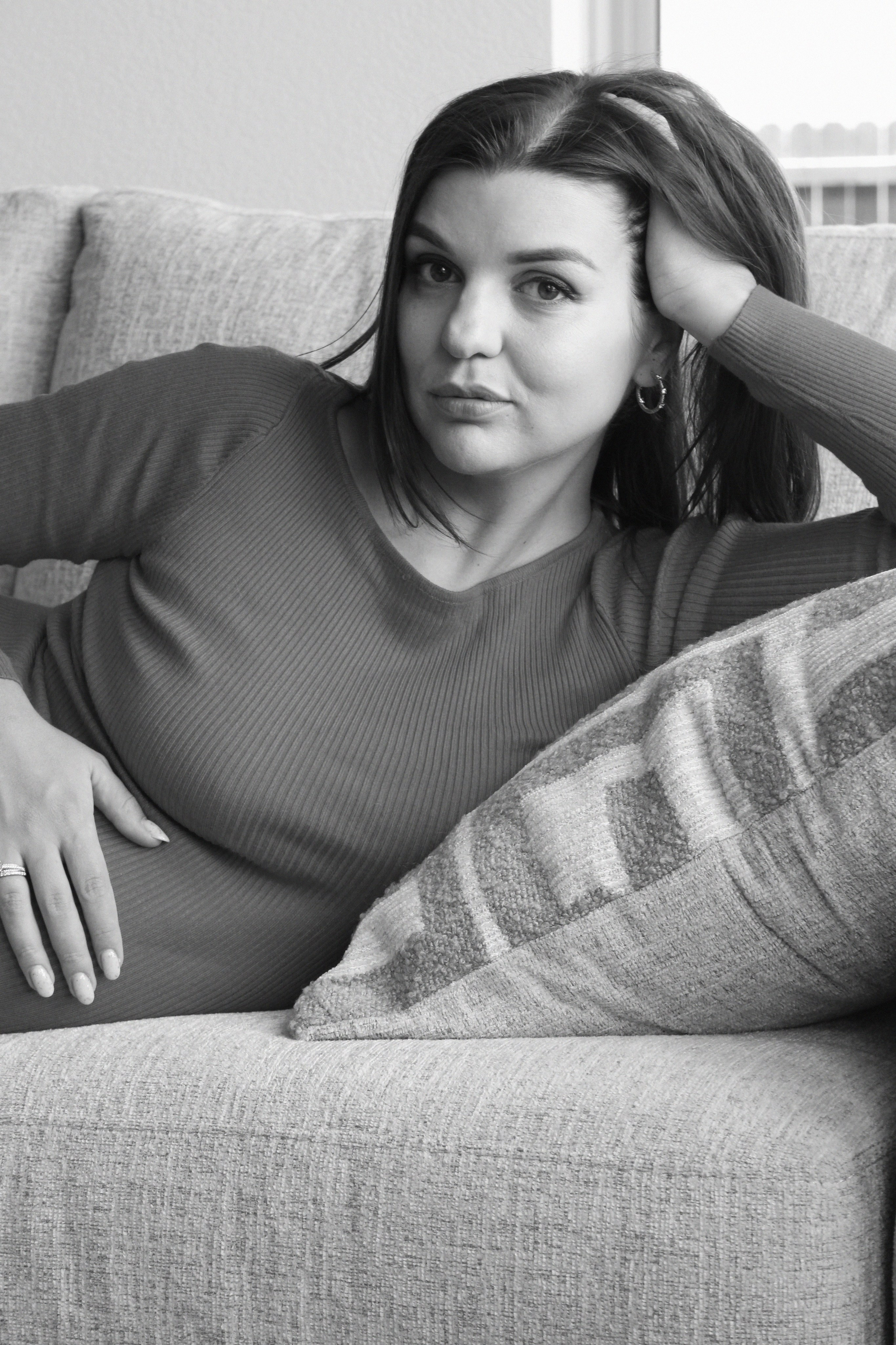 Maternity, Family & Pregnancy Photoshoot at Home. Lana Petrychenko — Portrait & Family Photographer. Valencia, Spain