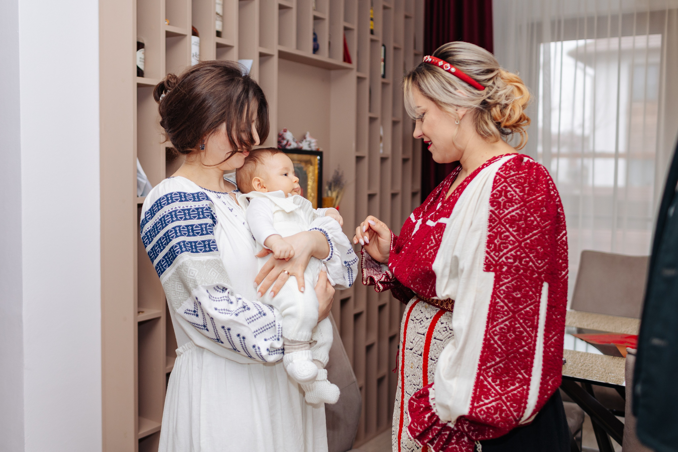 Botezul micuțului Matteo. Cristina Andronache fotograf Brașov fotograf de familie fotograf de nunta Brașov