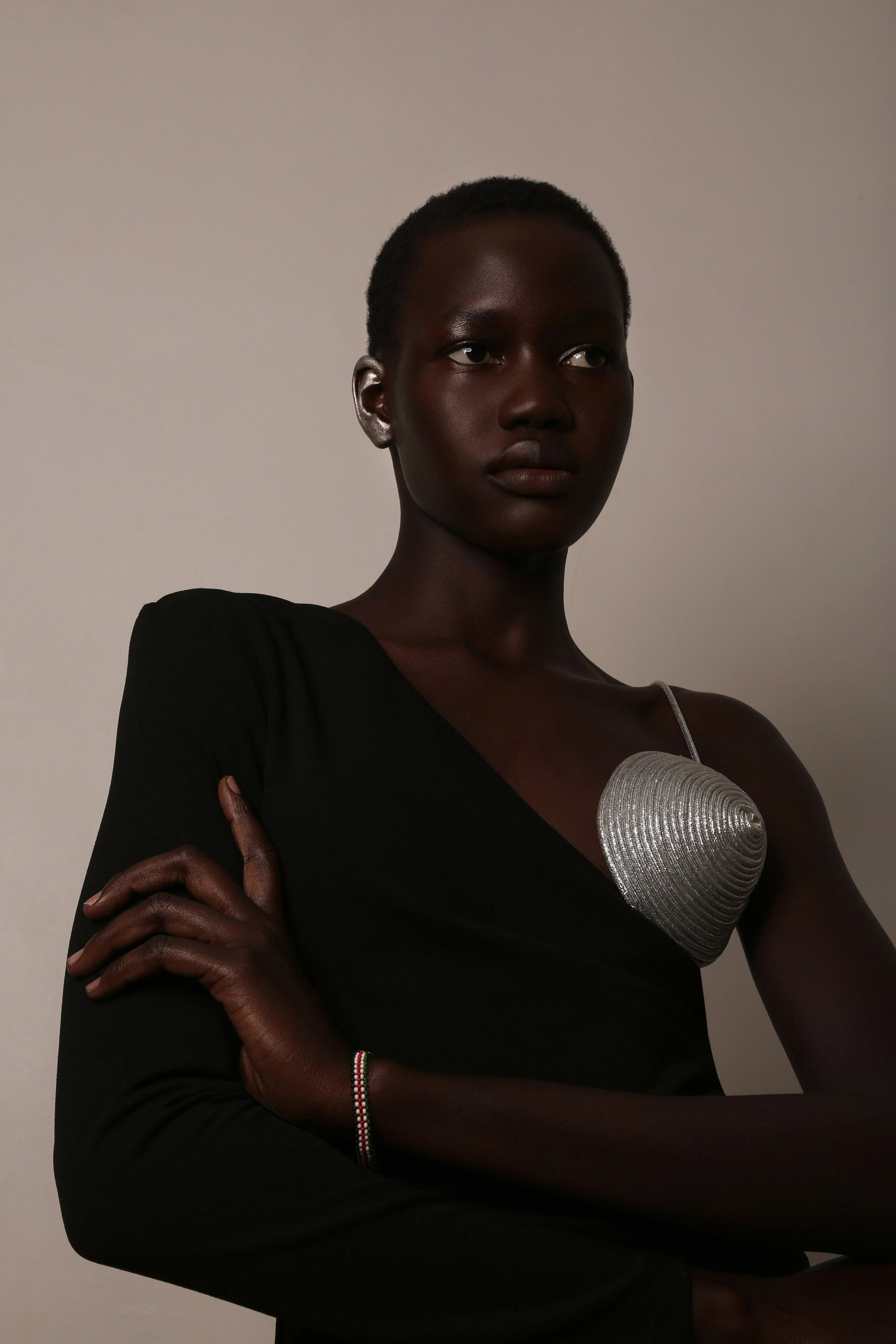 FASHION. Beauty, Fashion and Editorial Retoucher