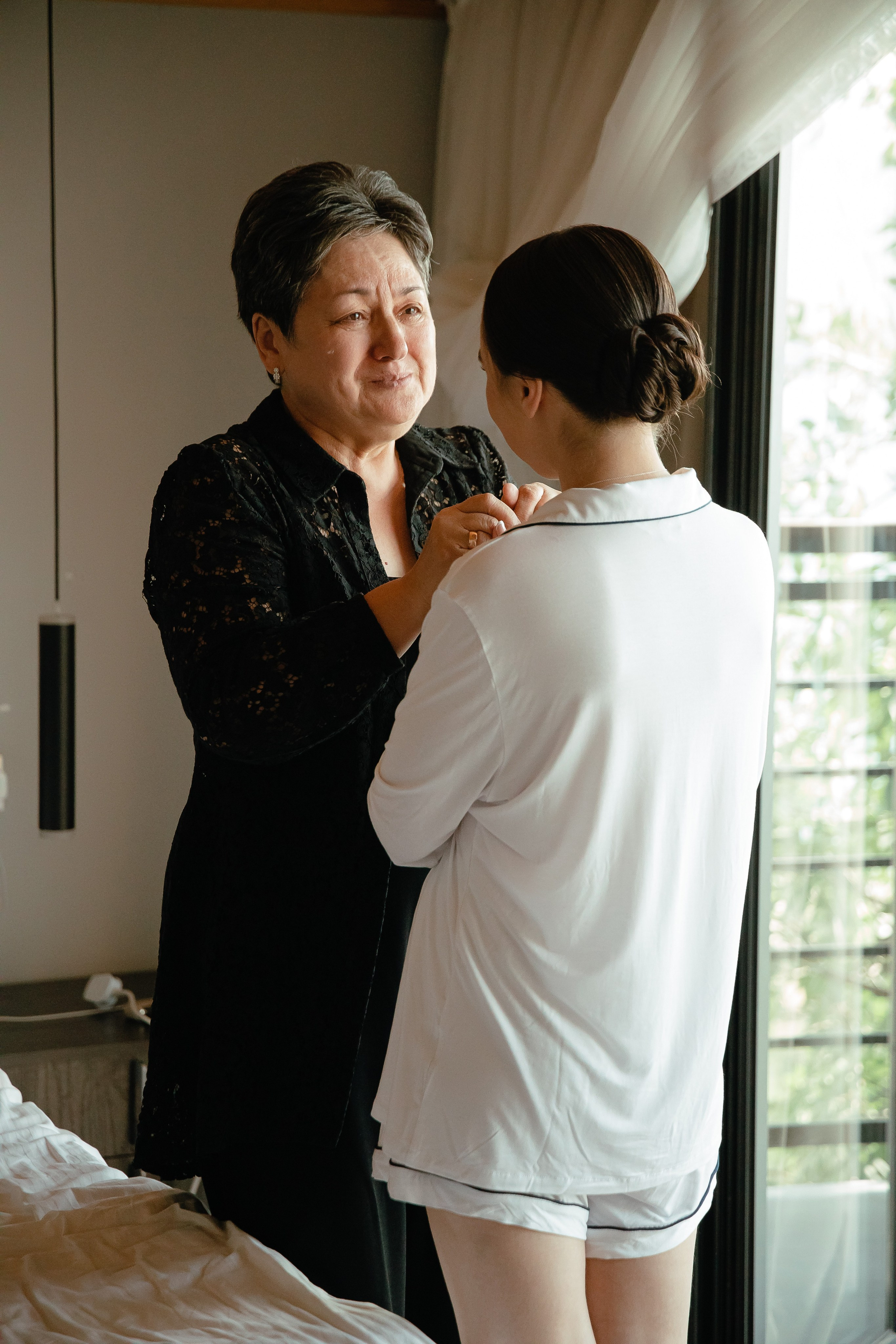 Thomas & Suyumbika. Главная