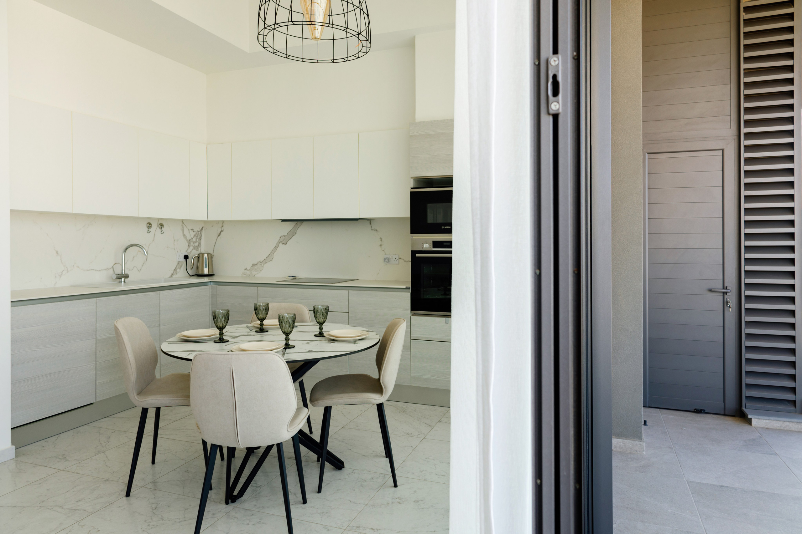 URBAN CITY RESIDENCE. Family and business portrait’s photographer in Cyprus