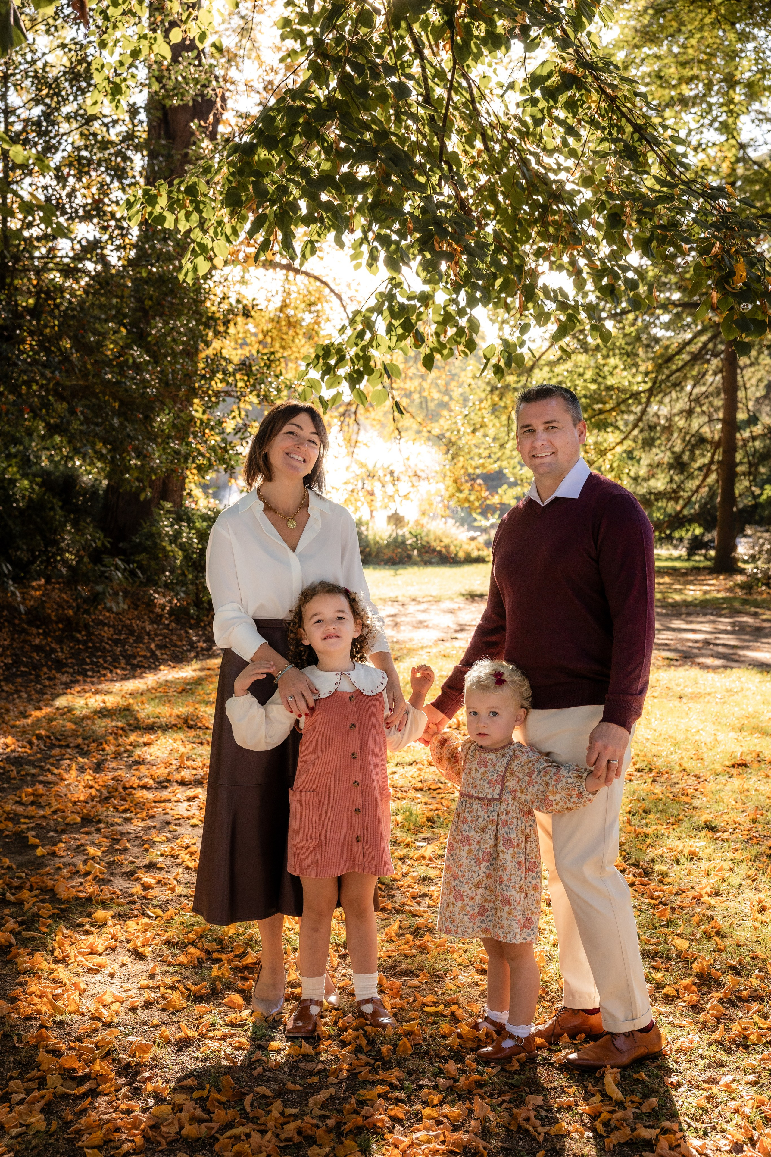 Autumn Family photoshoot in Toulouse. Jardin des Plantes. Eugénie Smirnova — your photographer in Toulouse and southwest France
