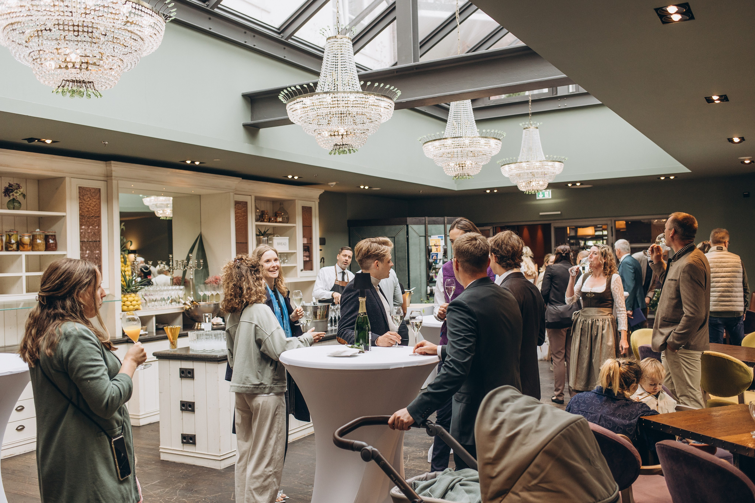 Svetlana and Yann. Hochzeitsgeschichten – Professionelle Hochzeitsfotografie & Videografie in Deutschland, Italien, Spanien und ganz Europa