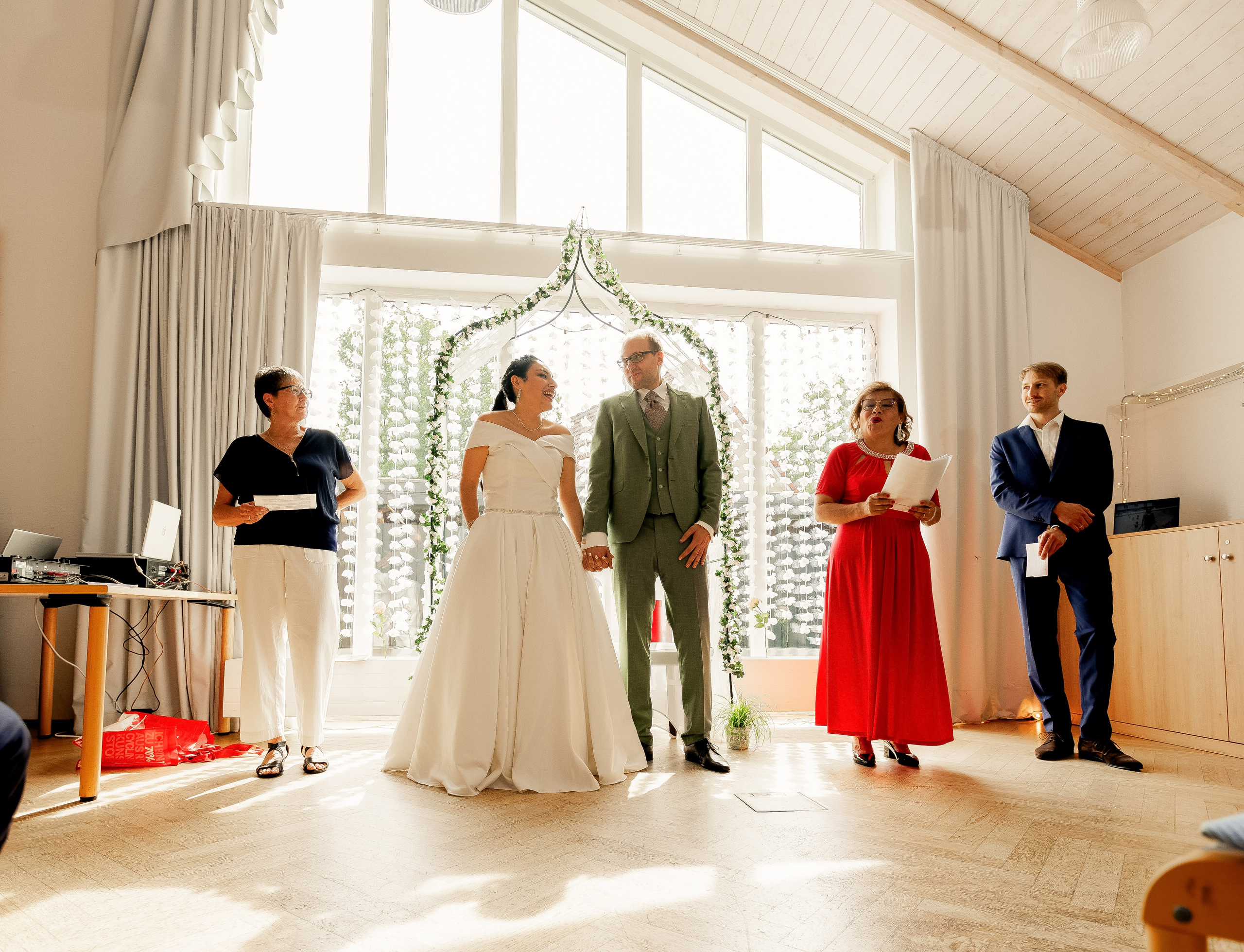 Hochzeitsfotografie im Schloss Ahrensburg | Zeitlose Eleganz in Schleswig-Holsteins Gärten. Hochzeitsfotograf und Hochzeitsvideograf aus Hamburg | Roka21Film