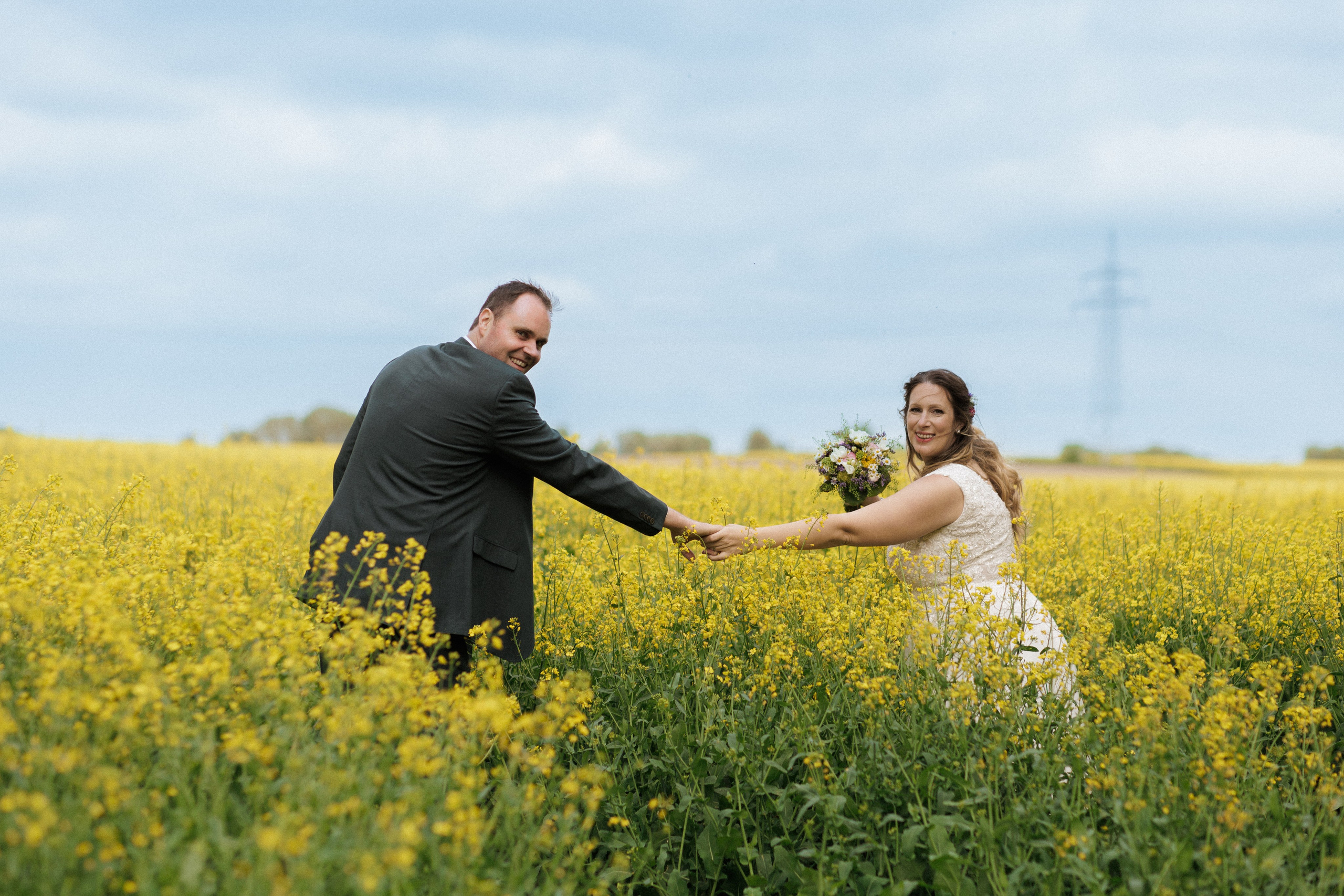 Hochzeitsfotografie an der Windmühle Eyendorf | Historische Romantik in Niedersachsen. Hochzeitsfotograf und Hochzeitsvideograf aus Hamburg | Roka21Film