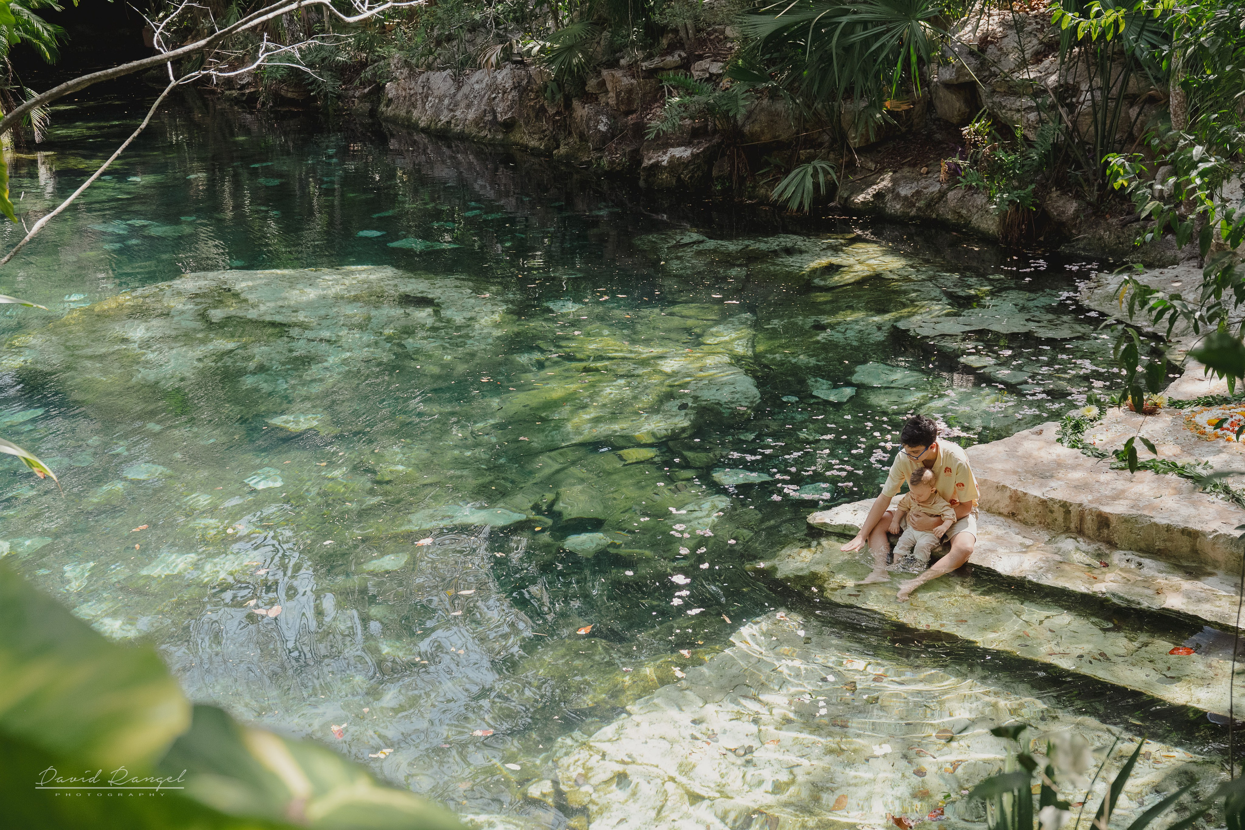 Vanessa and Alejandro´s Mayan Wedding at Kantunchi Park. Destination wedding photographer based in Cancun and Riviera Maya with service worldwide